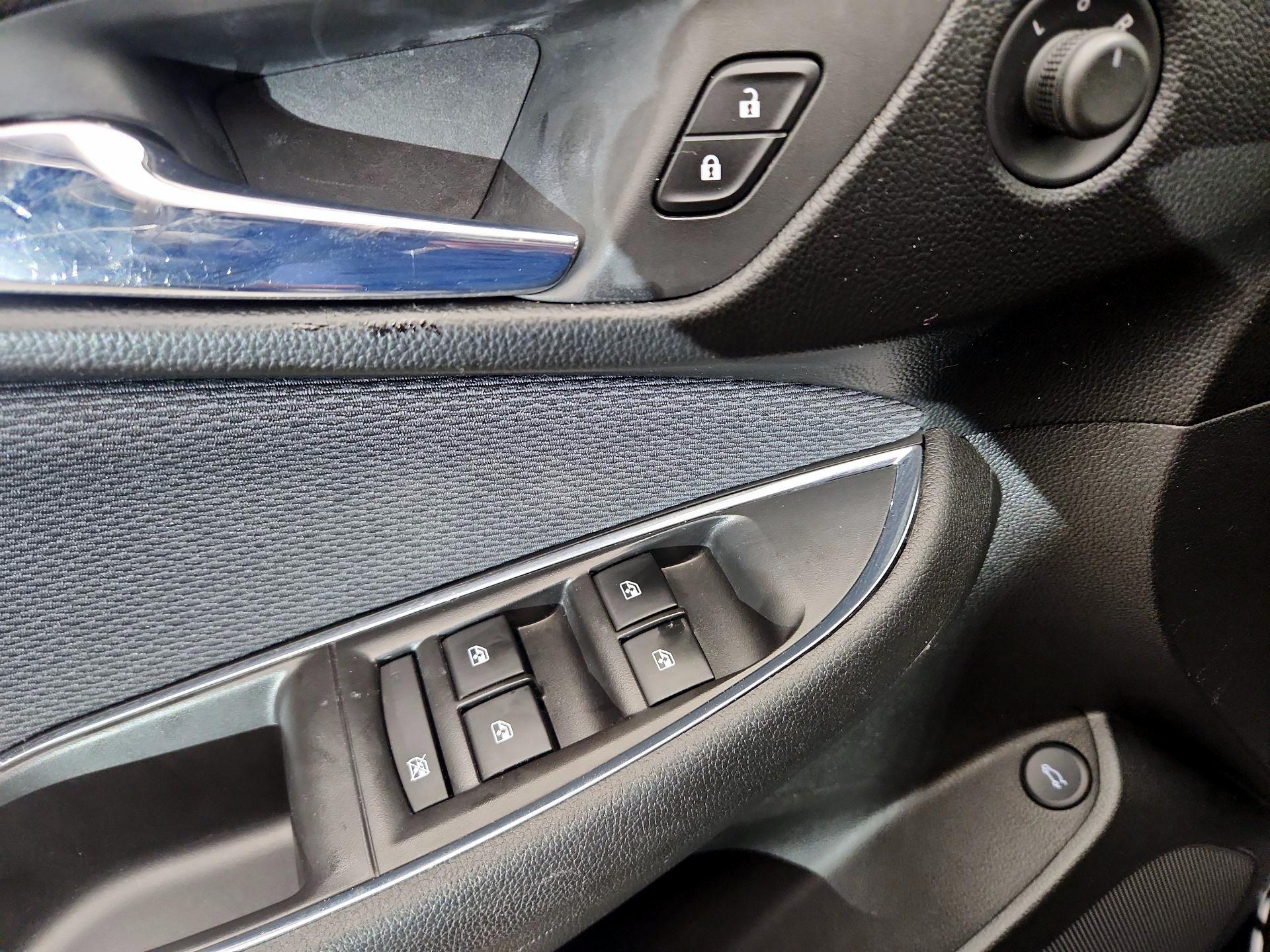 Thumbnail: 2017 Chevrolet Cruze - 12