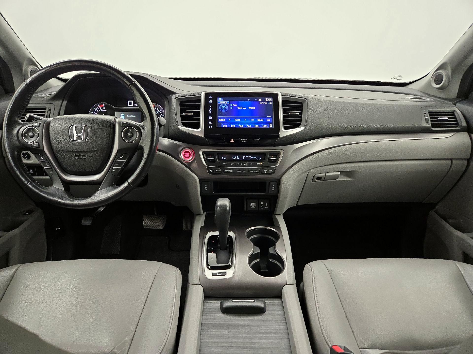 Thumbnail: 2017 Honda Pilot - 9