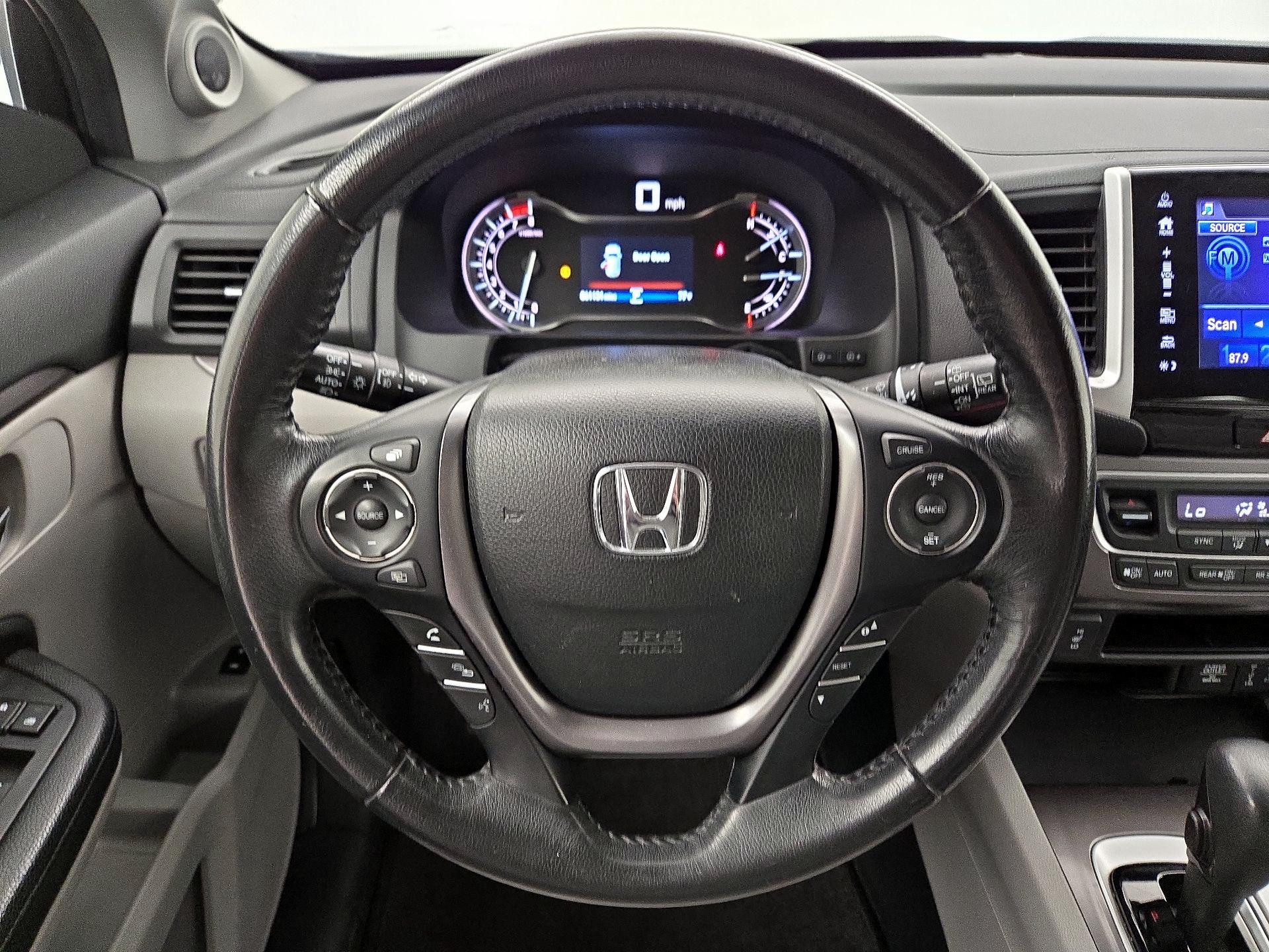 Thumbnail: 2017 Honda Pilot - 10