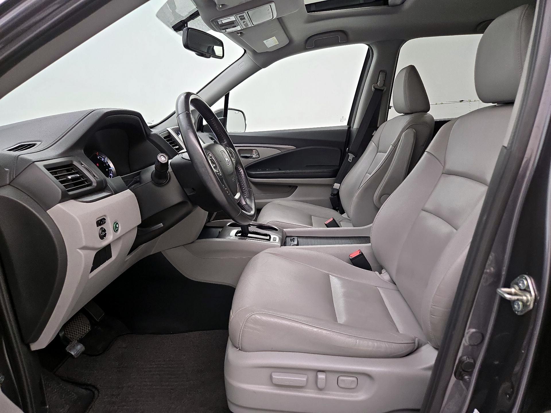 Thumbnail: 2017 Honda Pilot - 11