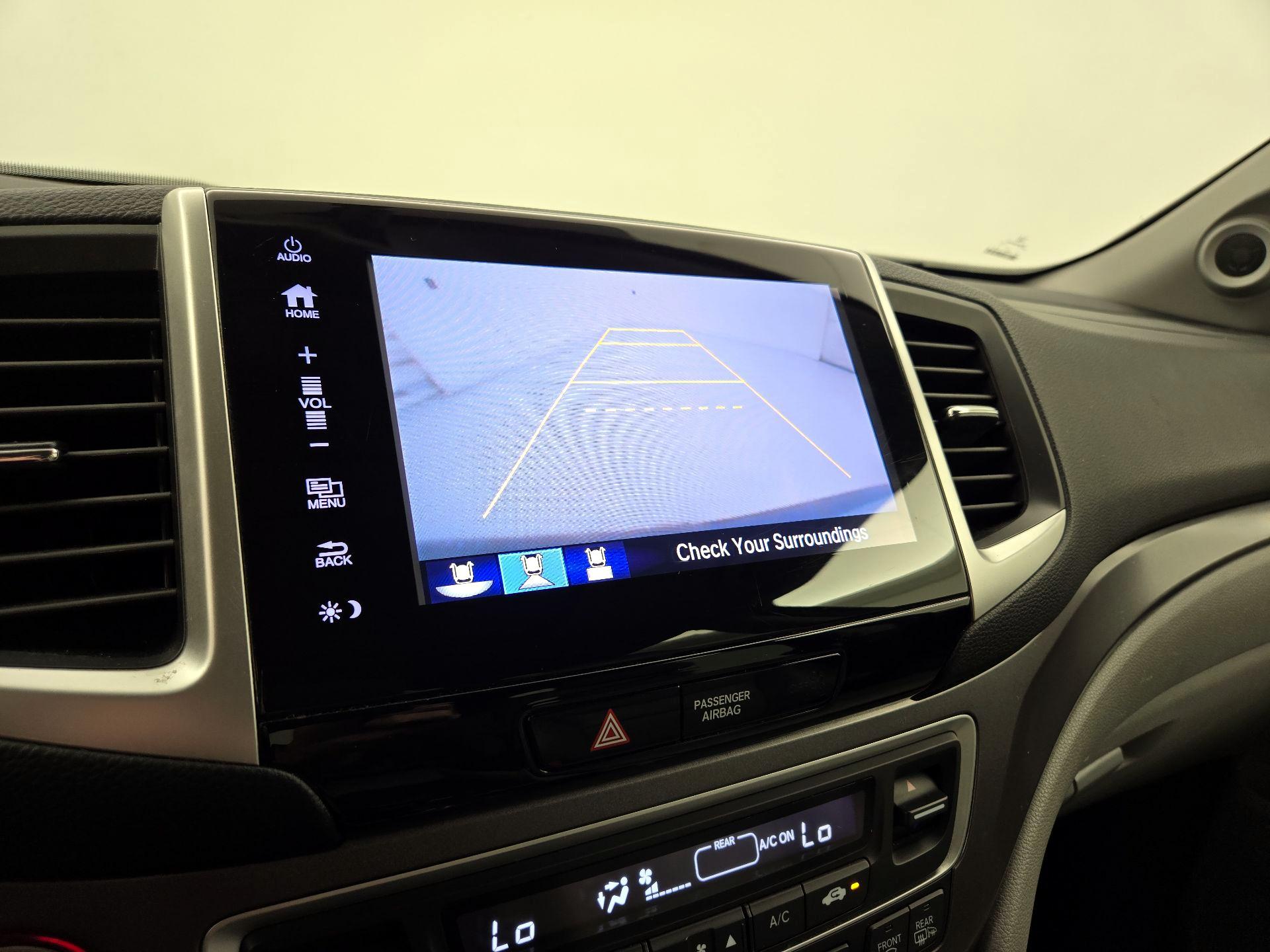 Thumbnail: 2017 Honda Pilot - 14