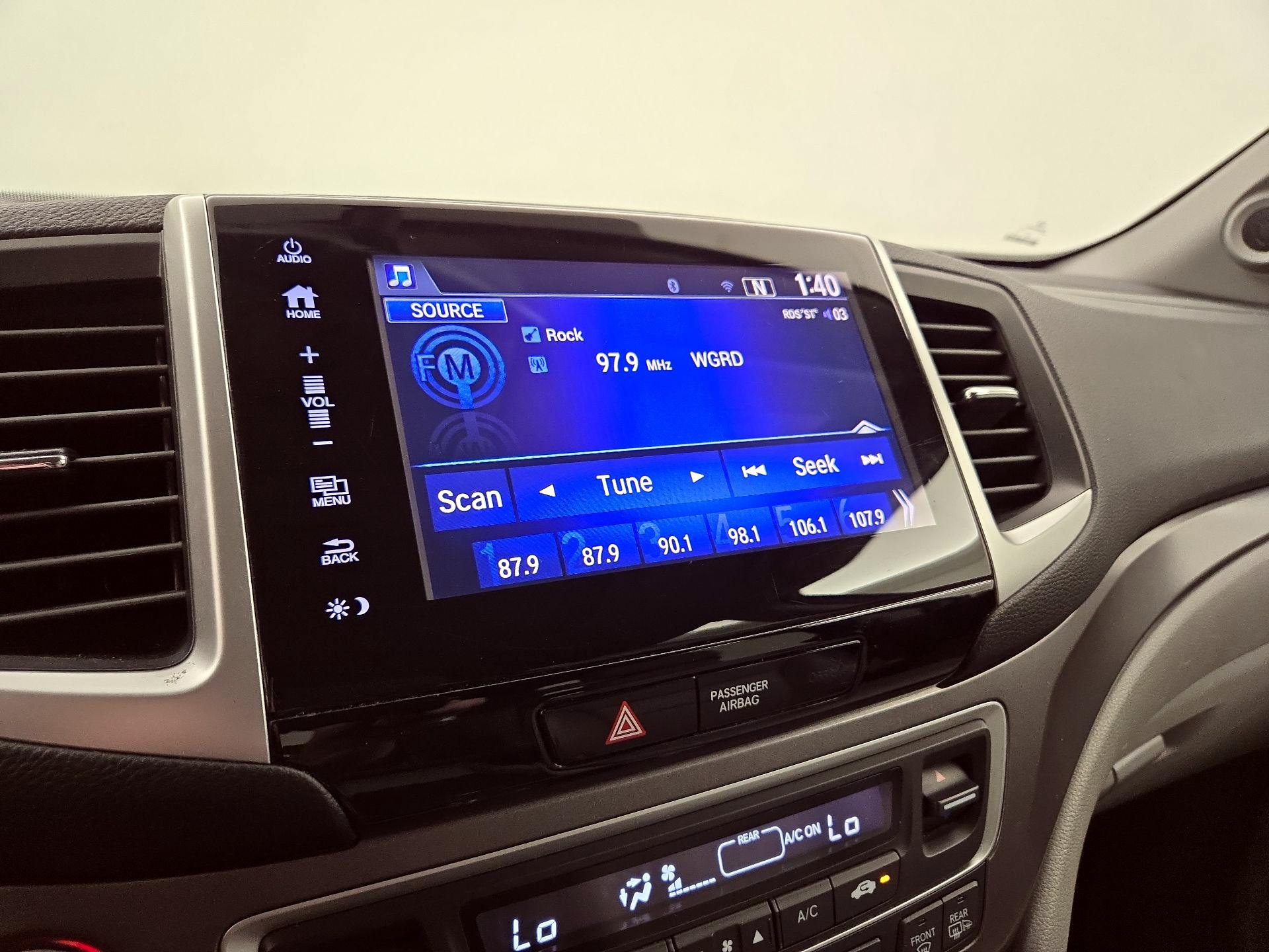 Thumbnail: 2017 Honda Pilot - 15