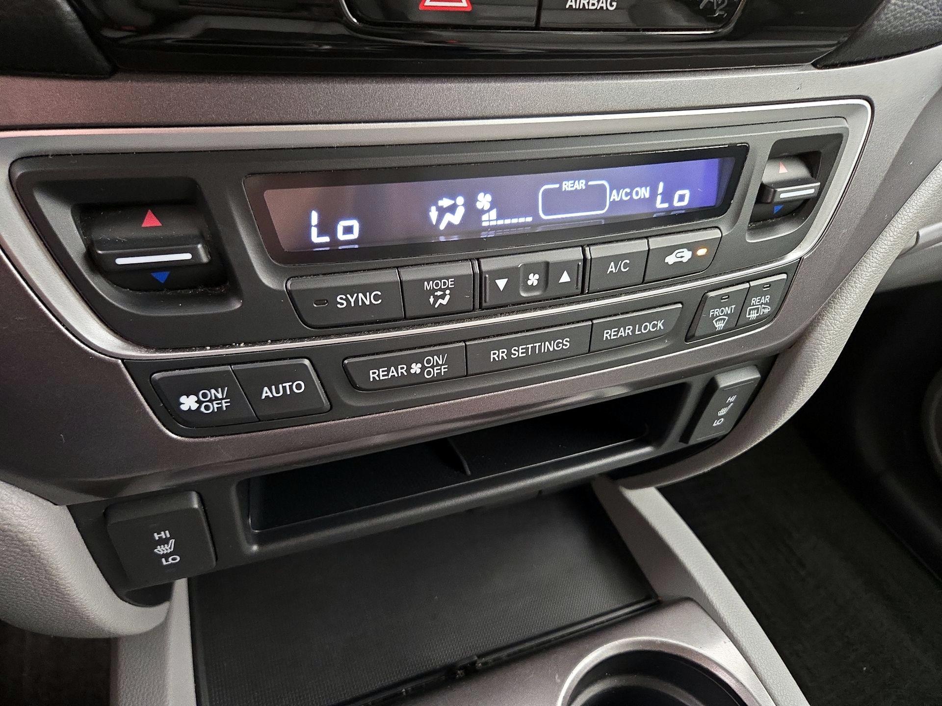 Thumbnail: 2017 Honda Pilot - 16