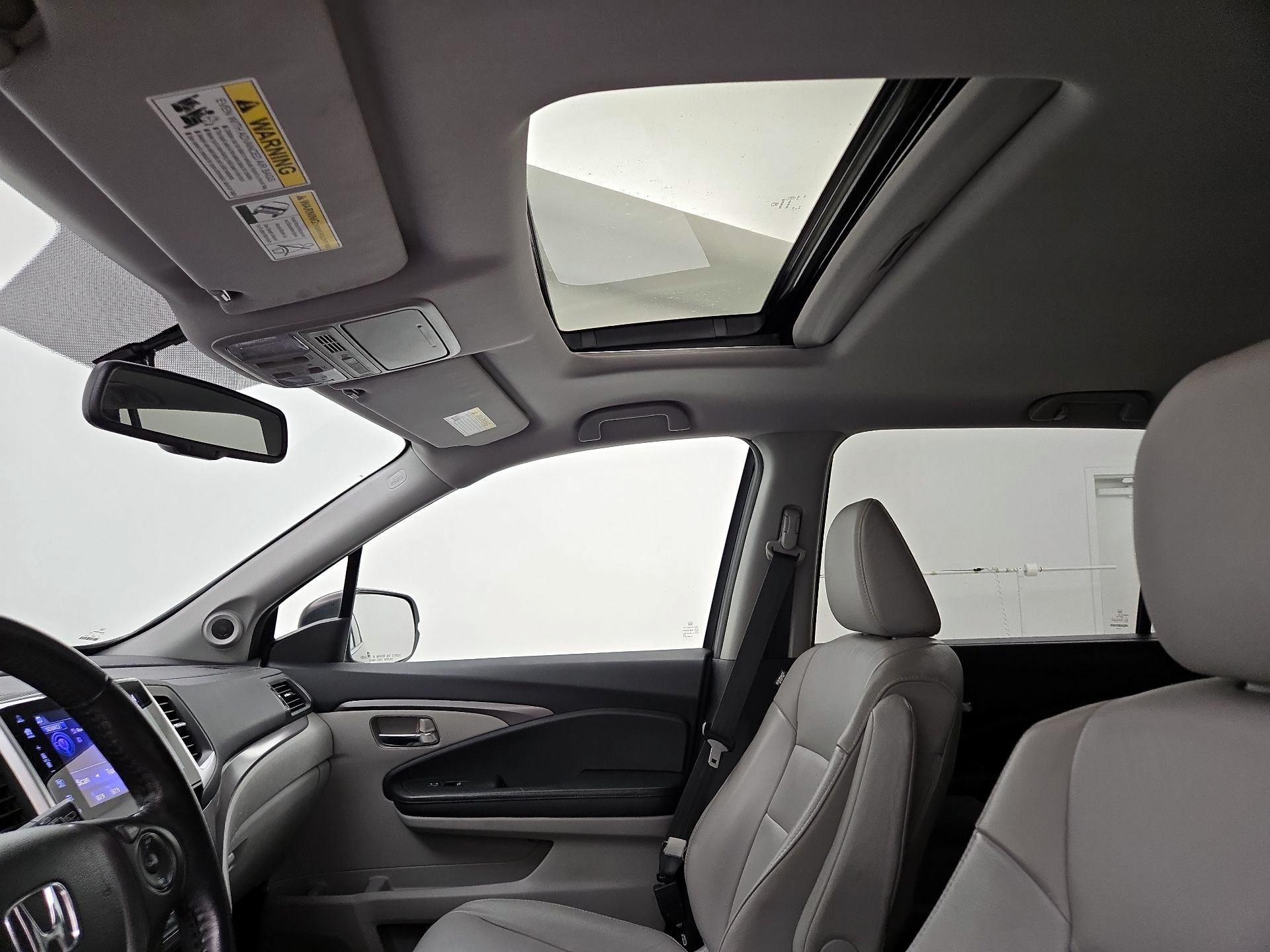 Thumbnail: 2017 Honda Pilot - 19