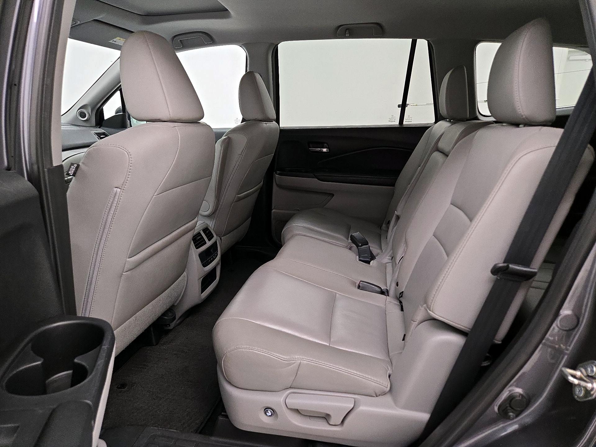 Thumbnail: 2017 Honda Pilot - 20