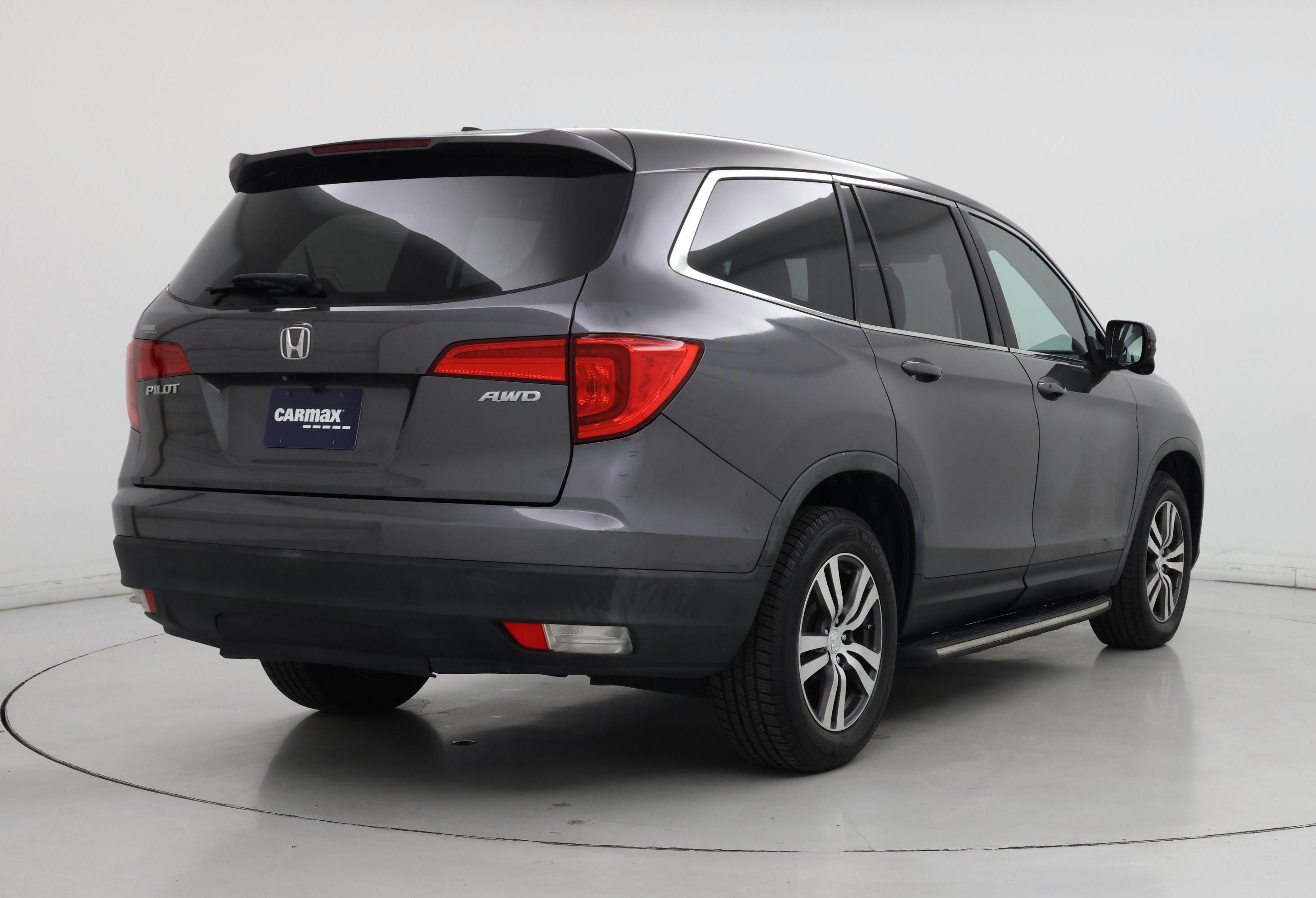 Thumbnail: 2017 Honda Pilot - 8