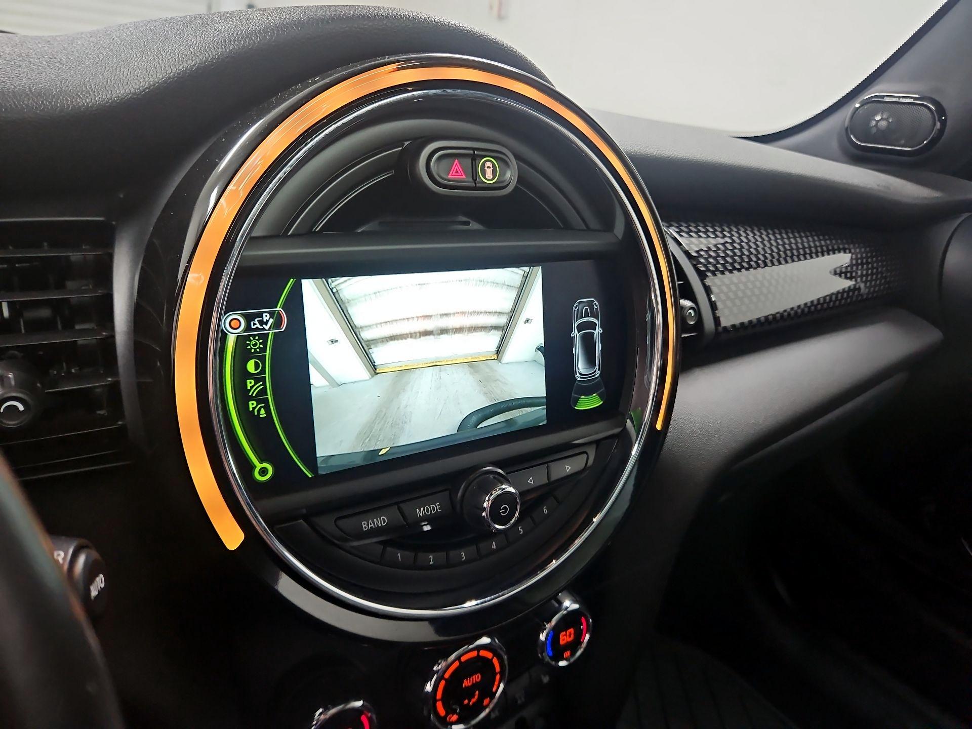 Thumbnail: 2017 MINI Cooper Hardtop - 15