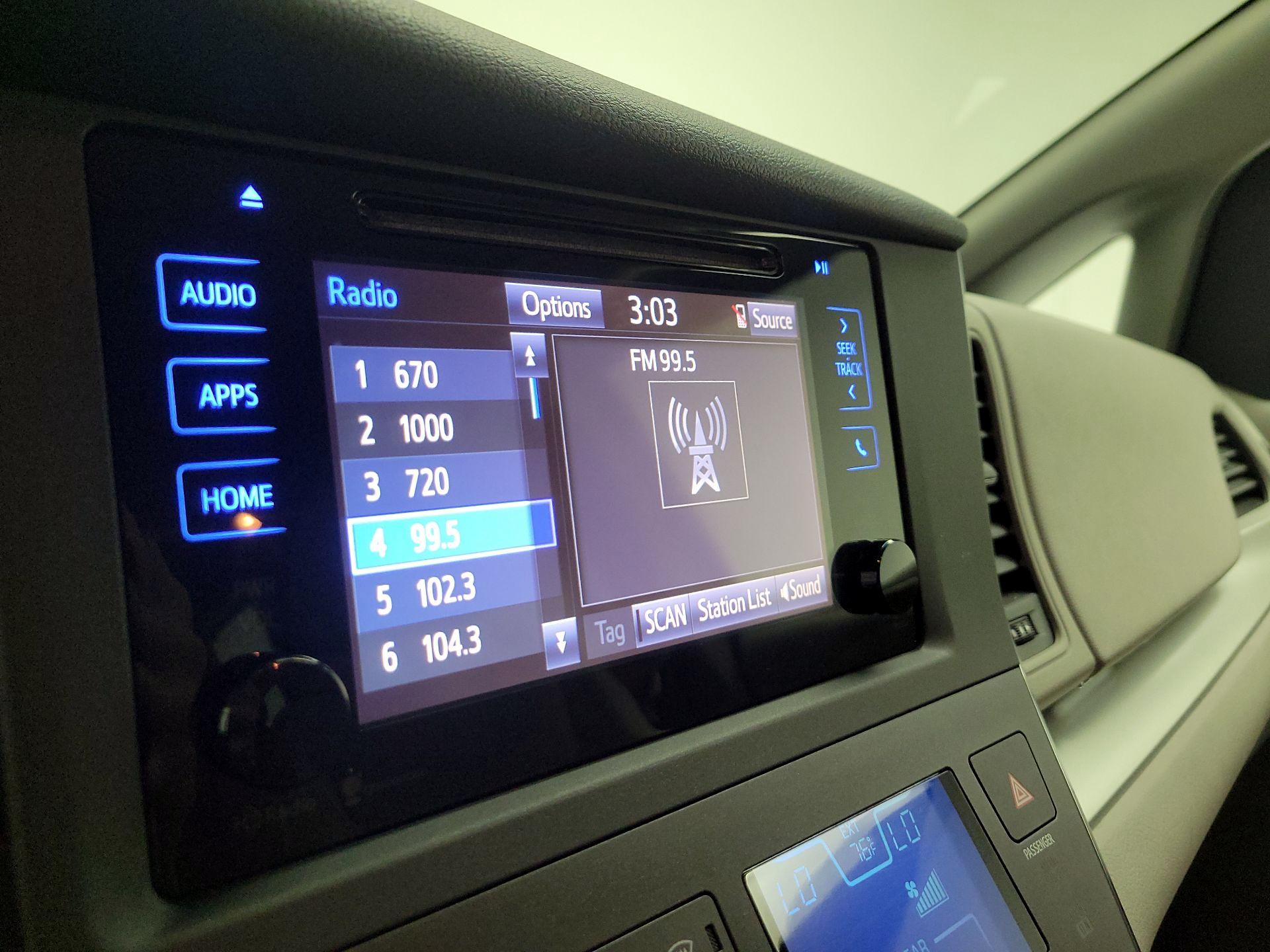 Thumbnail: 2015 Toyota Sienna - 13