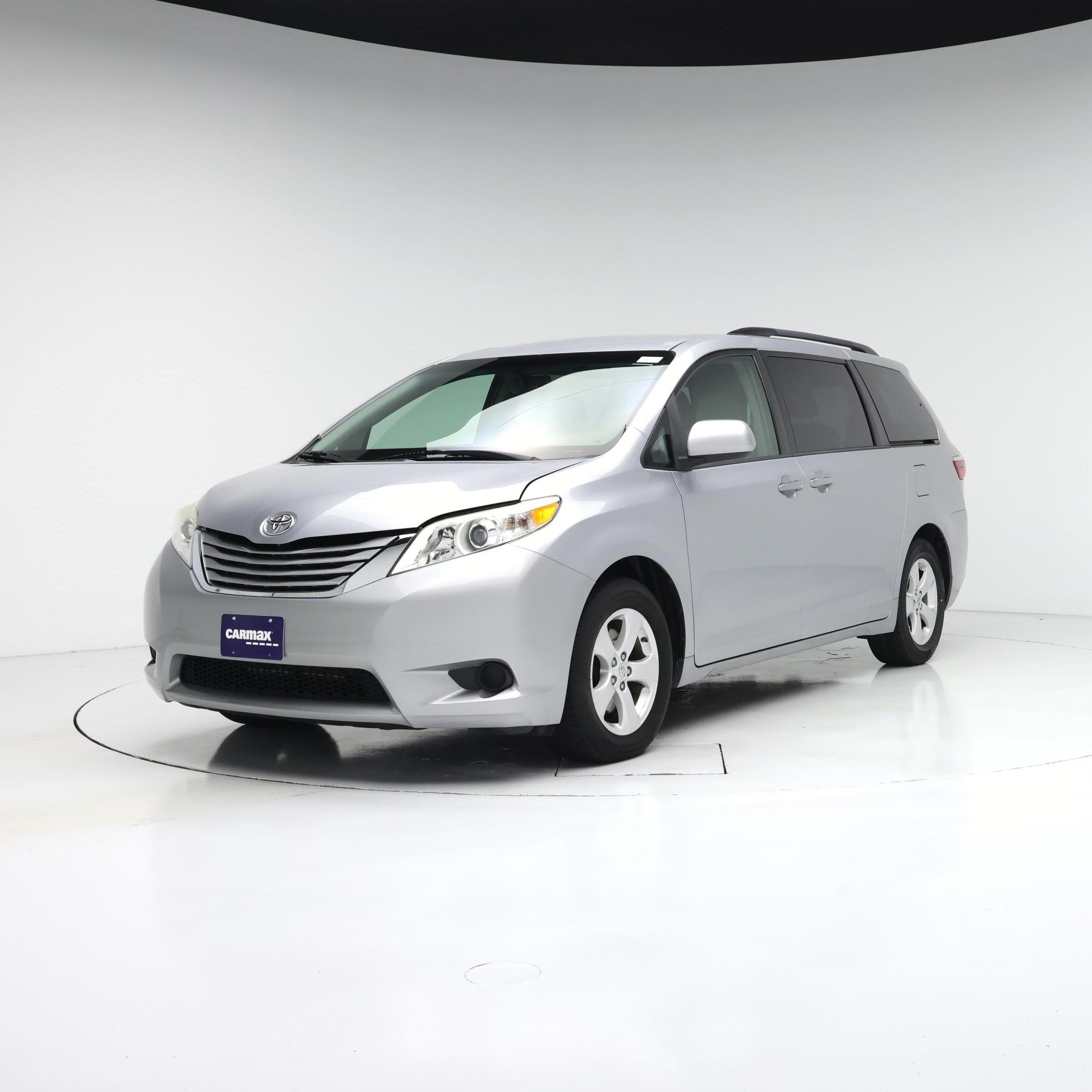 Thumbnail: 2015 Toyota Sienna - 4