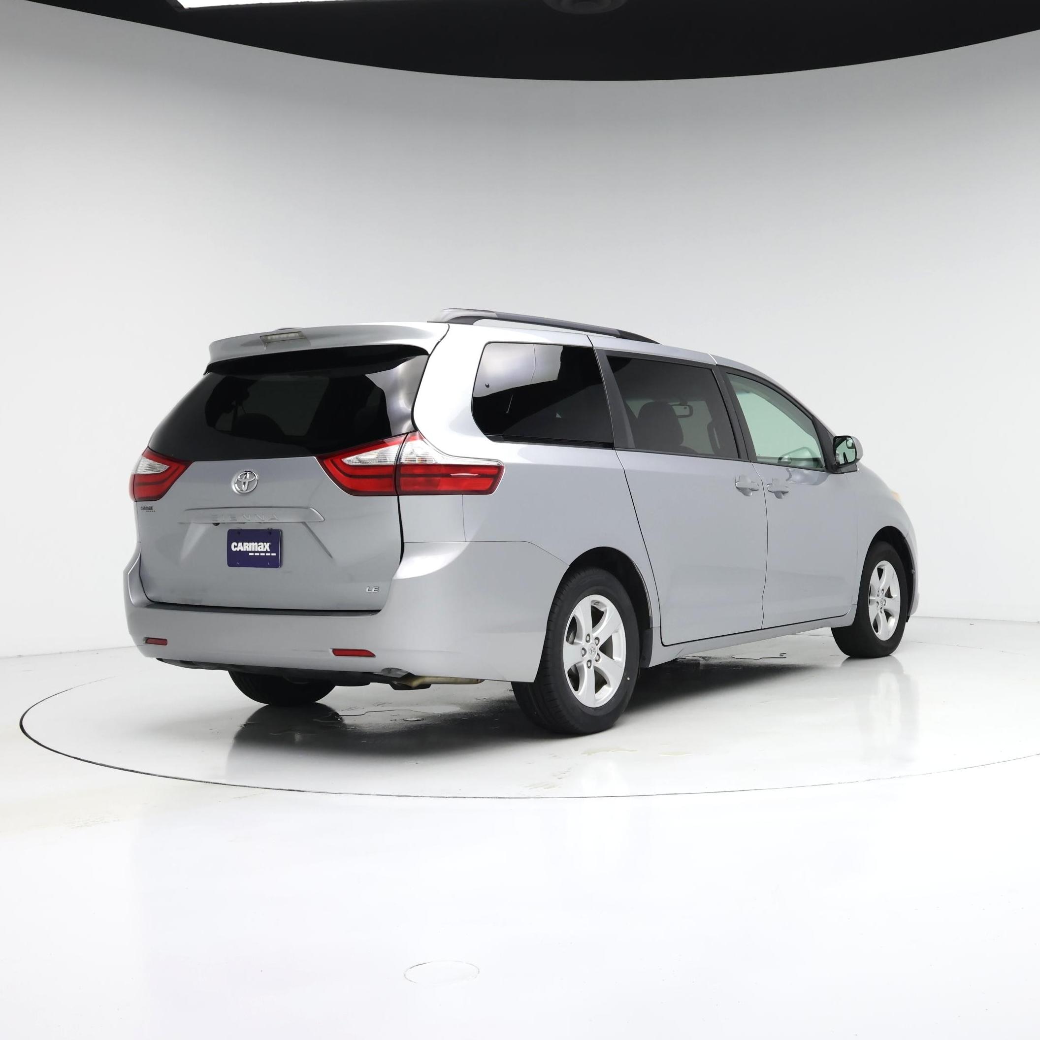 Thumbnail: 2015 Toyota Sienna - 8
