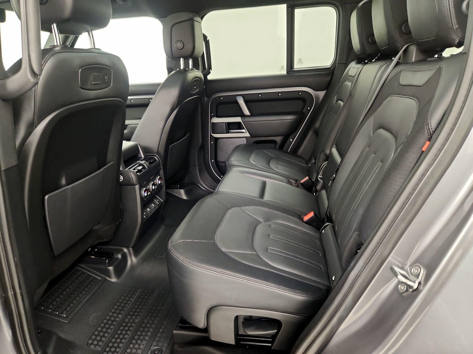 2022 Land Rover Defender X-Dynamic HSE - Photo 22