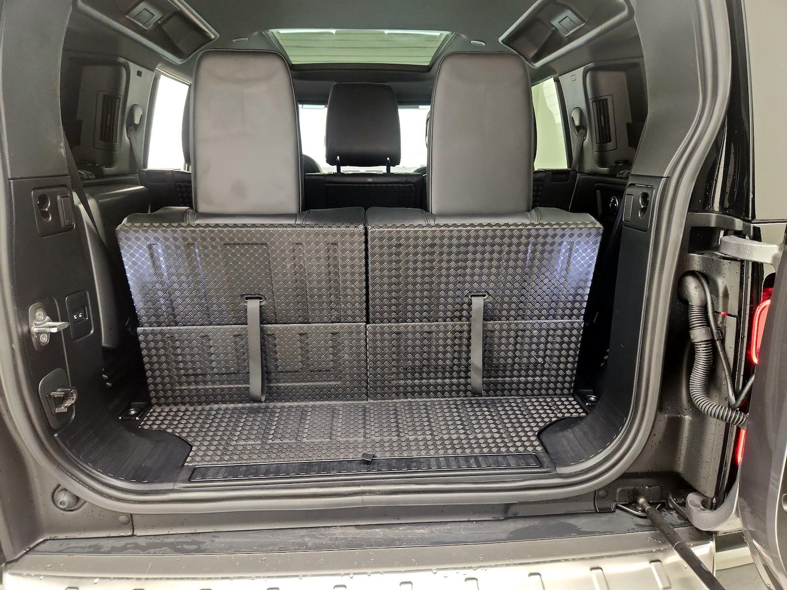 2022 Land Rover Defender X-Dynamic HSE - Photo 24