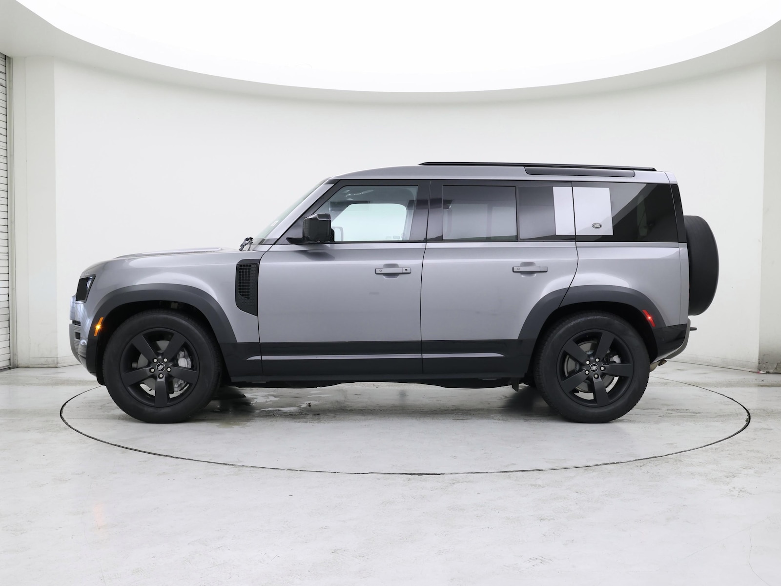 2022 Land Rover Defender X-Dynamic HSE - Photo 4