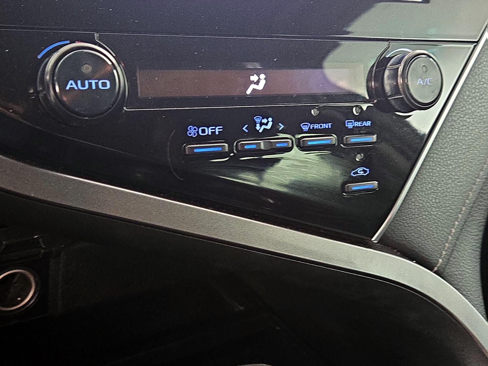 Thumbnail: 2018 Toyota Camry - 16