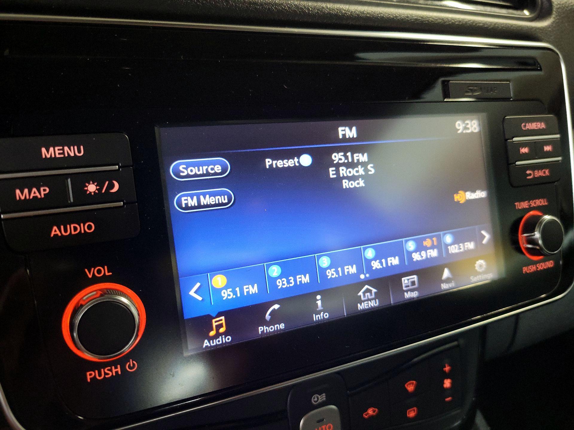 Thumbnail: 2019 Nissan Leaf - 16