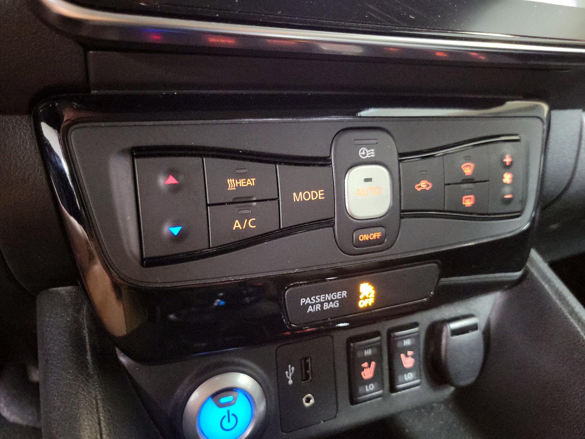 Thumbnail: 2019 Nissan Leaf - 17