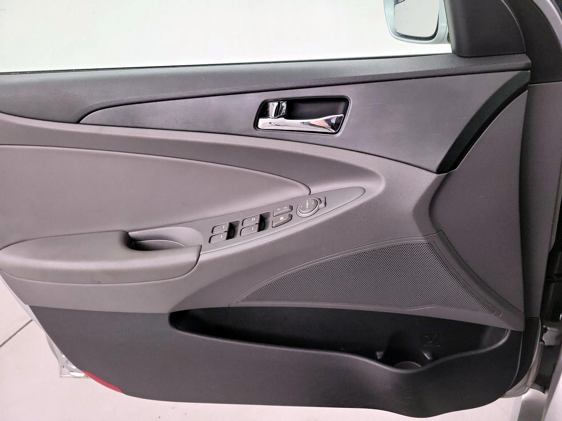 Thumbnail: 2014 Hyundai Sonata - 10