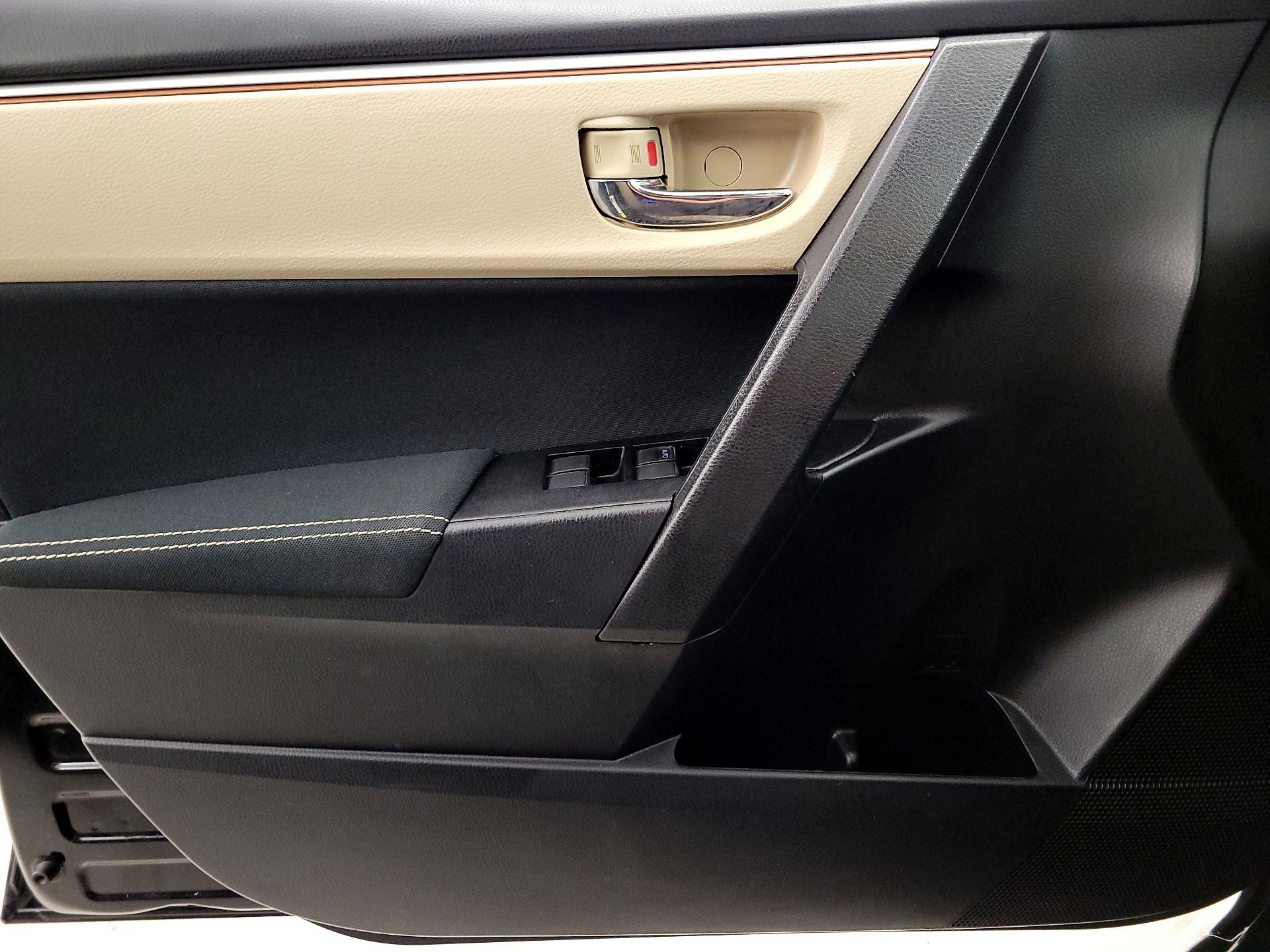 Thumbnail: 2015 Toyota Corolla - 12