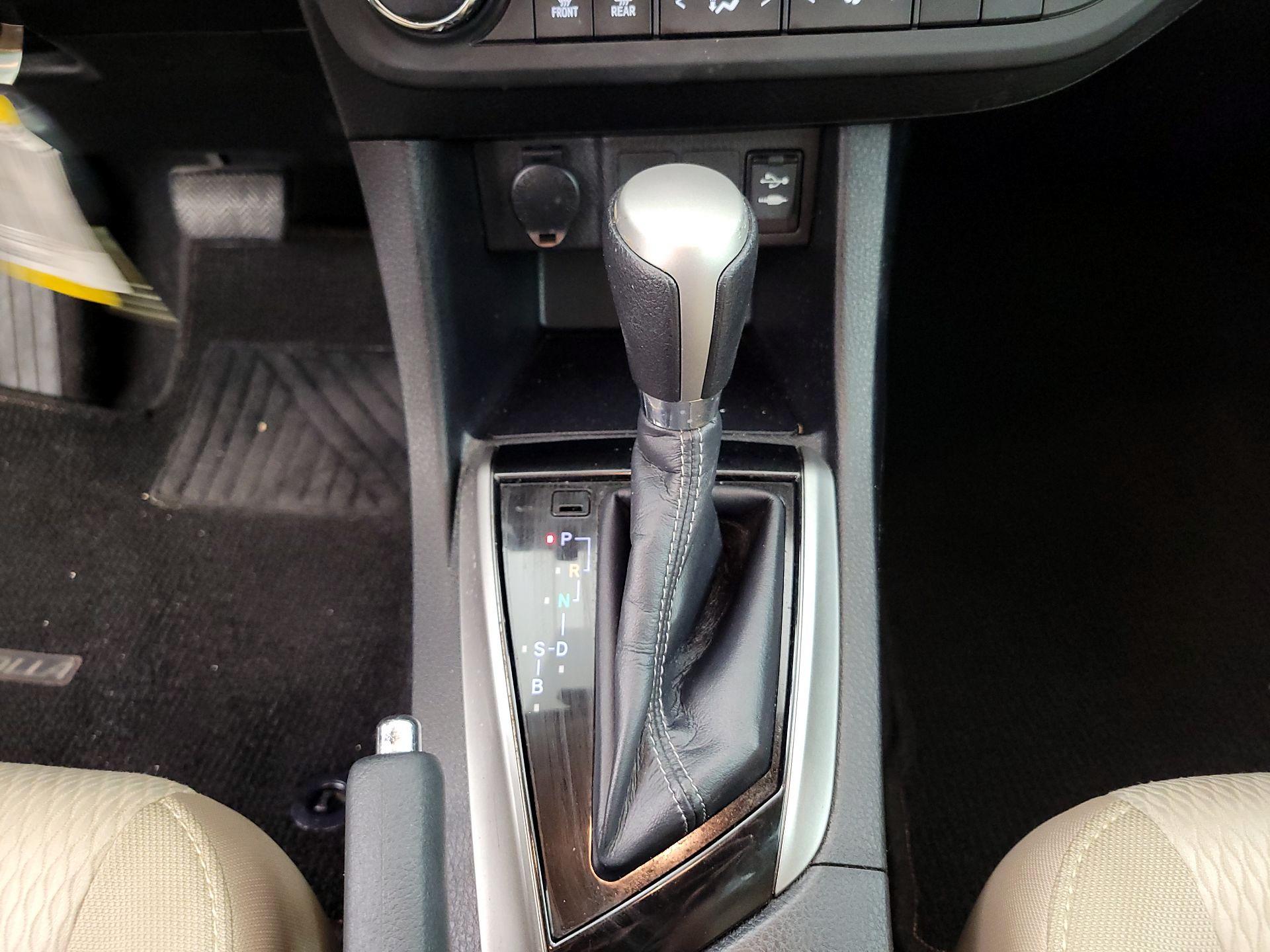 Thumbnail: 2015 Toyota Corolla - 17
