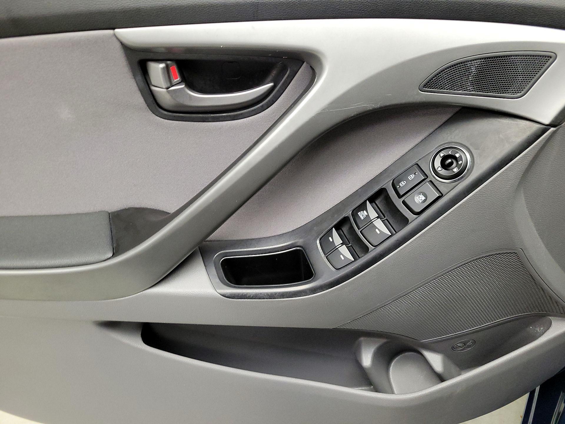 Thumbnail: 2014 Hyundai Elantra - 12