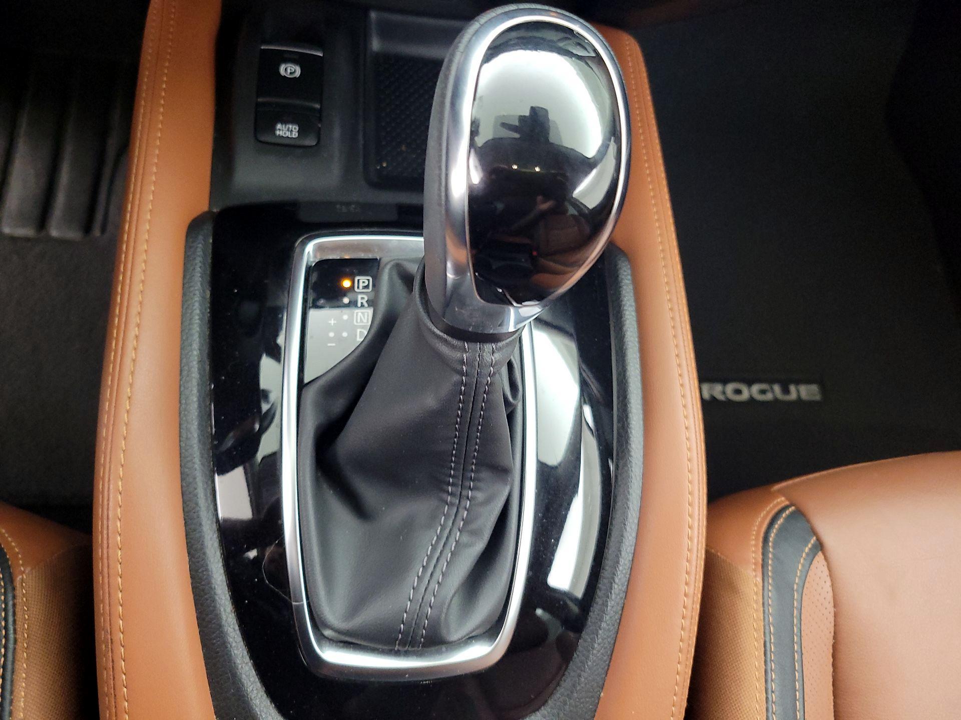 Thumbnail: 2018 Nissan Rogue - 17