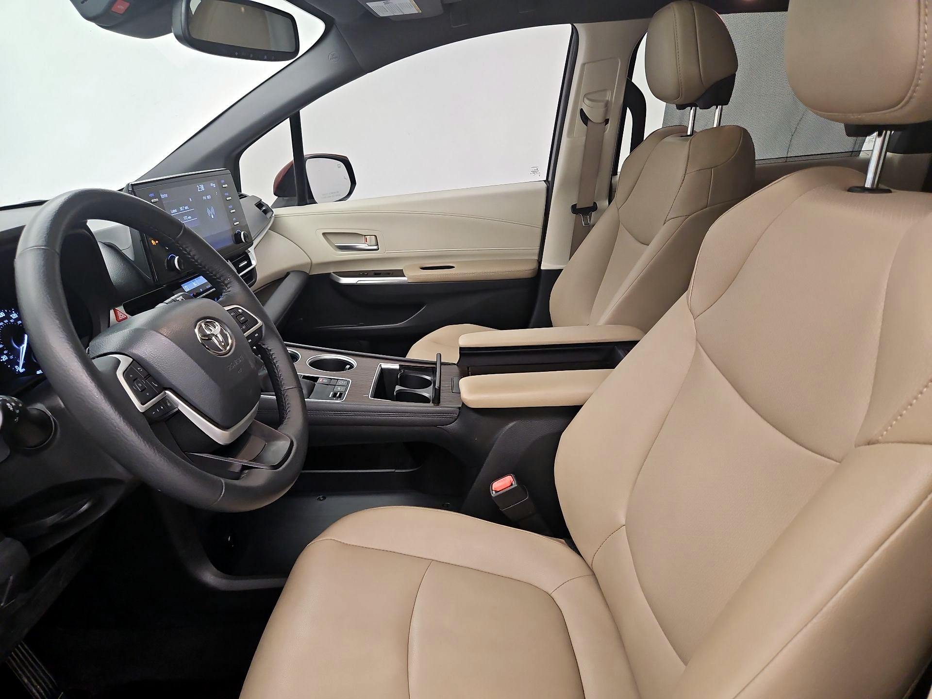 Thumbnail: 2023 Toyota Sienna - 11