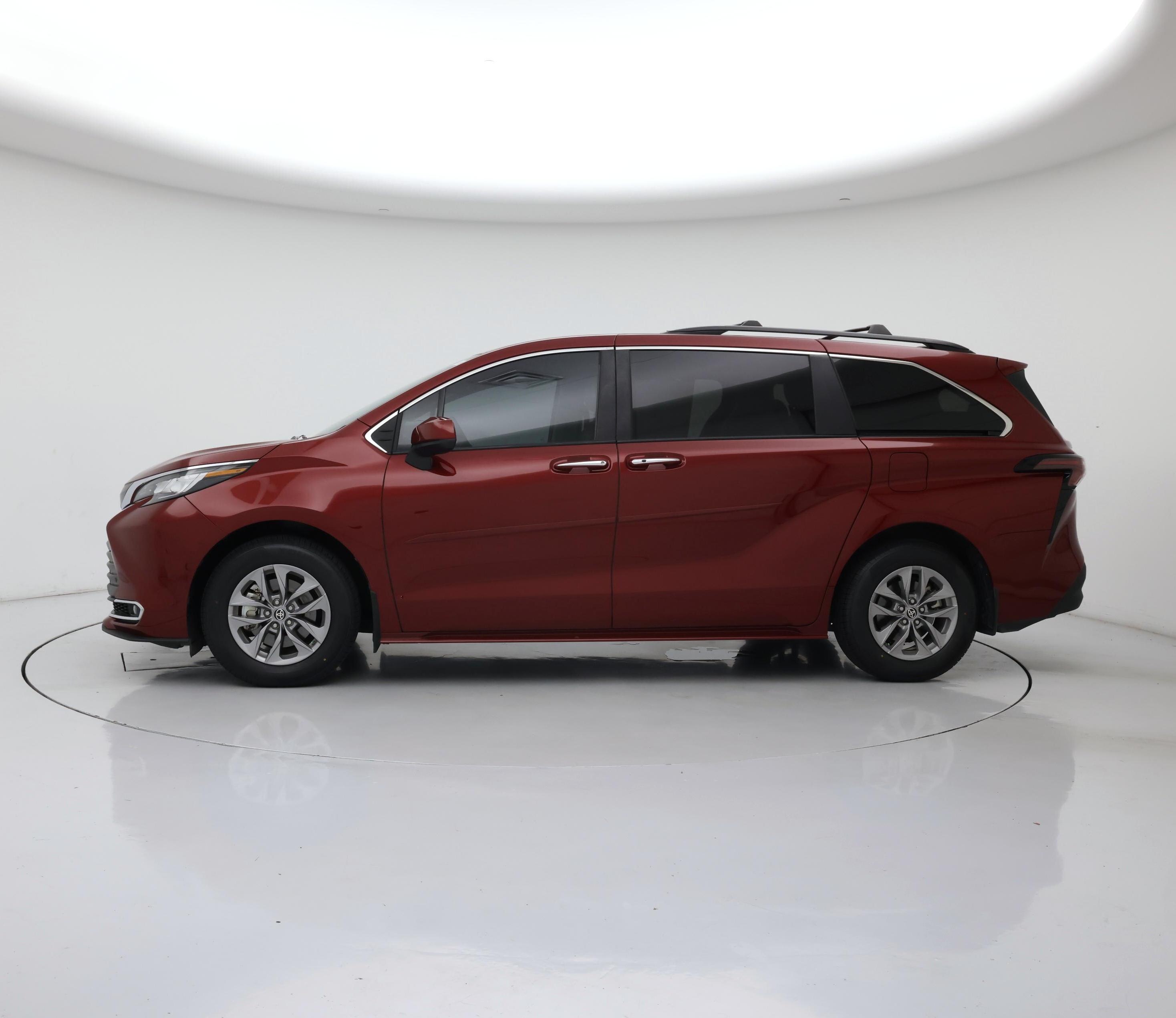 Thumbnail: 2023 Toyota Sienna - 3