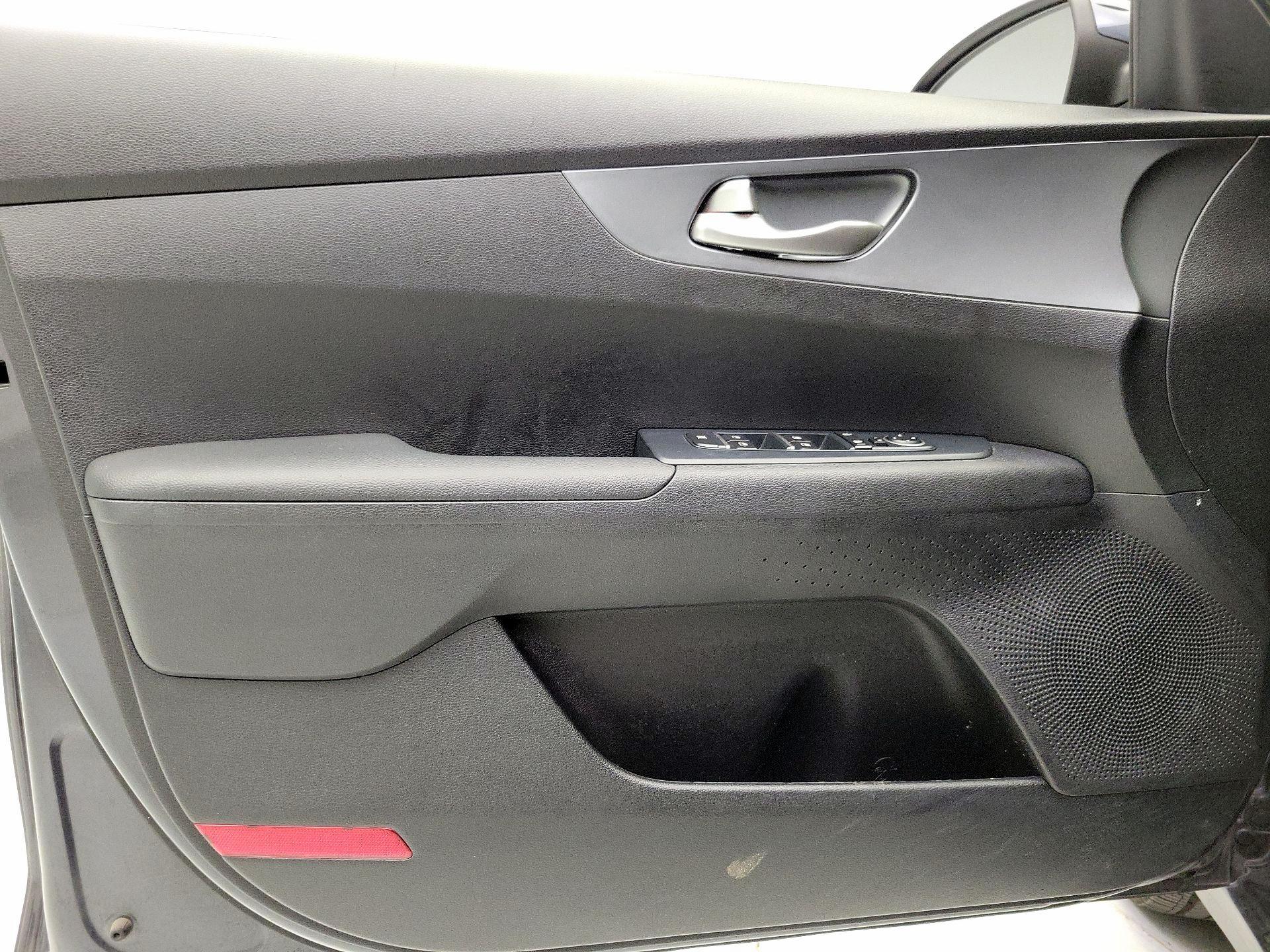 Thumbnail: 2020 Kia Forte - 12