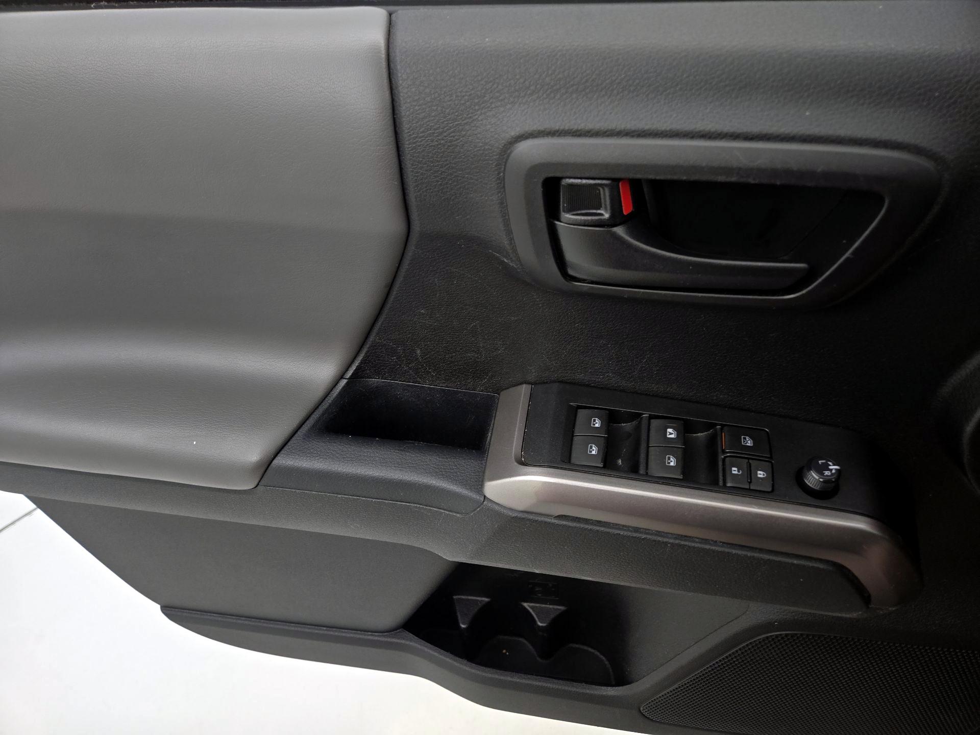 Thumbnail: 2021 Toyota Tacoma - 12