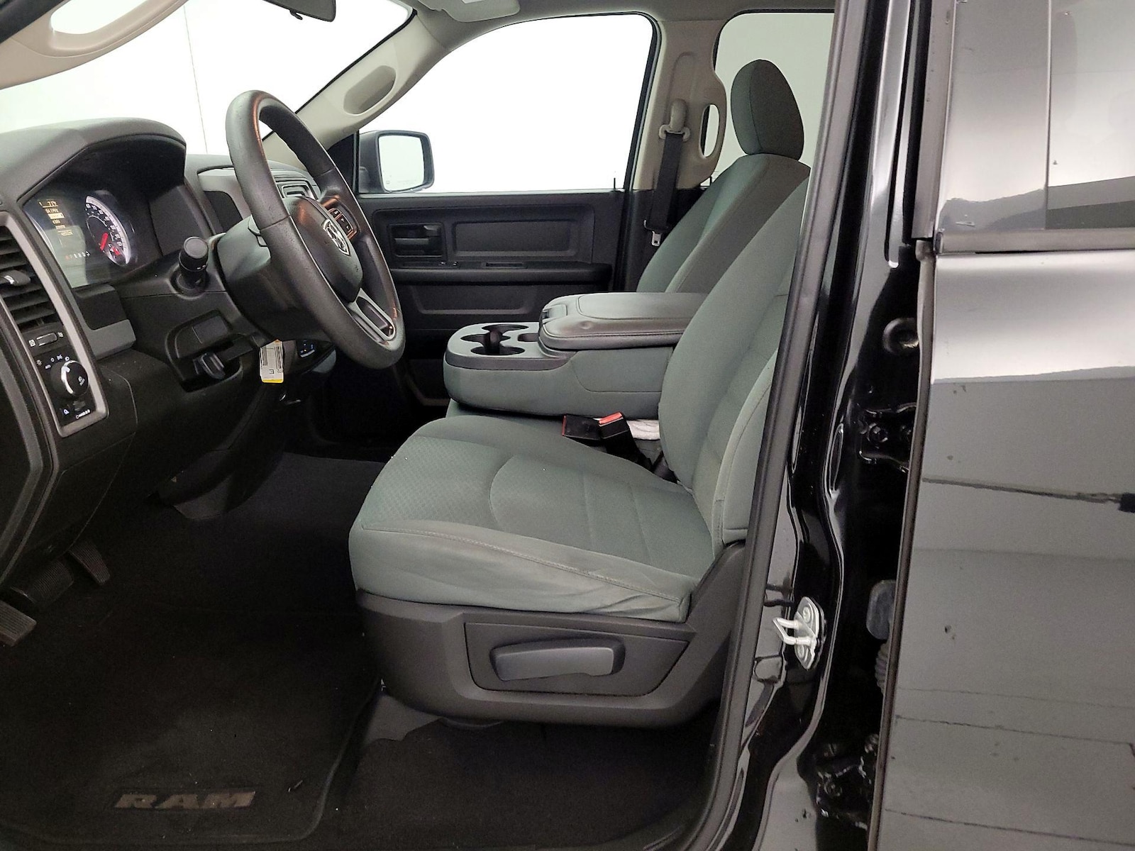 2019 RAM Ram 1500 Classic Express - Photo 12