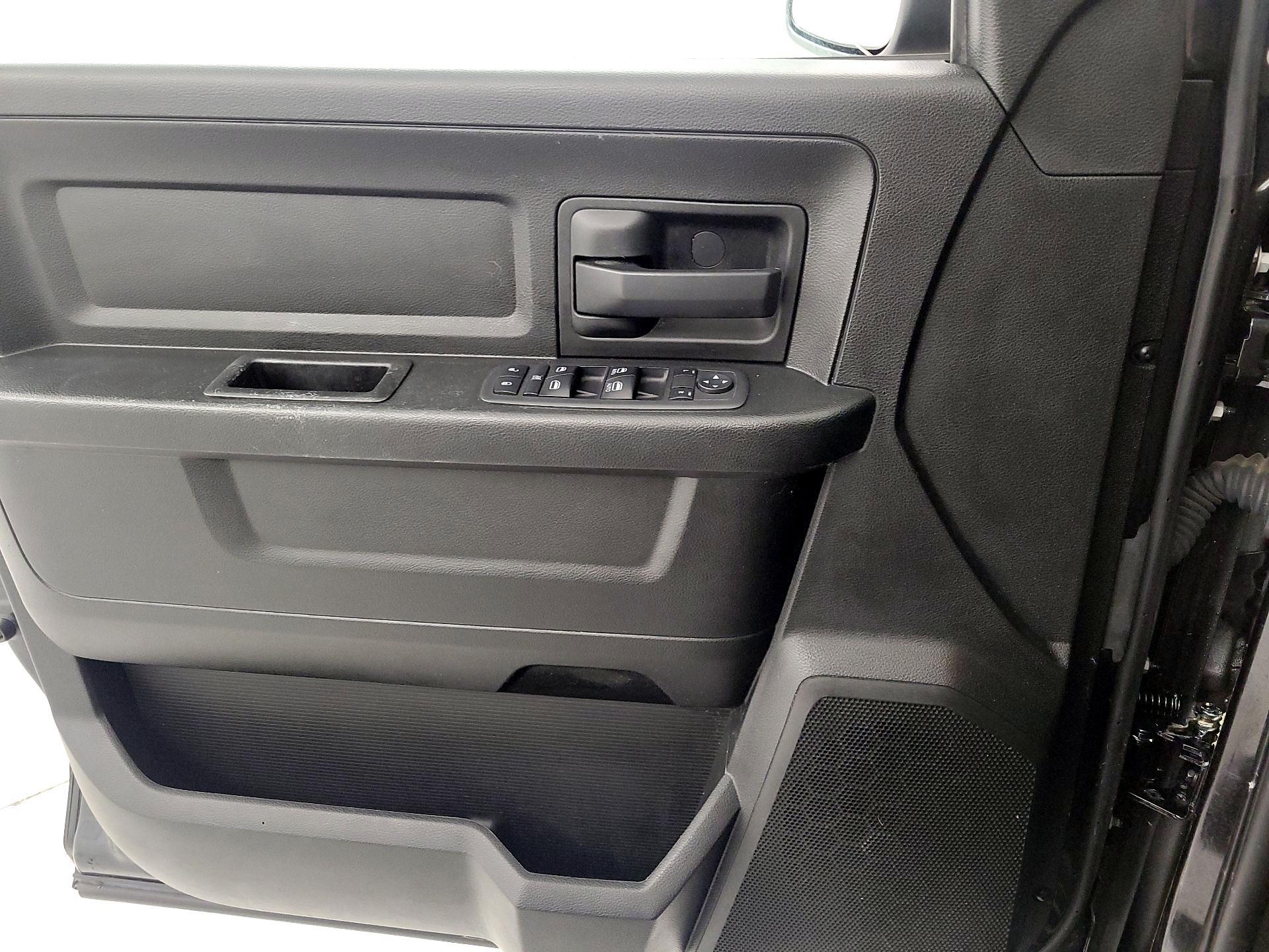 Thumbnail: 2019 RAM 1500 Classic - 12