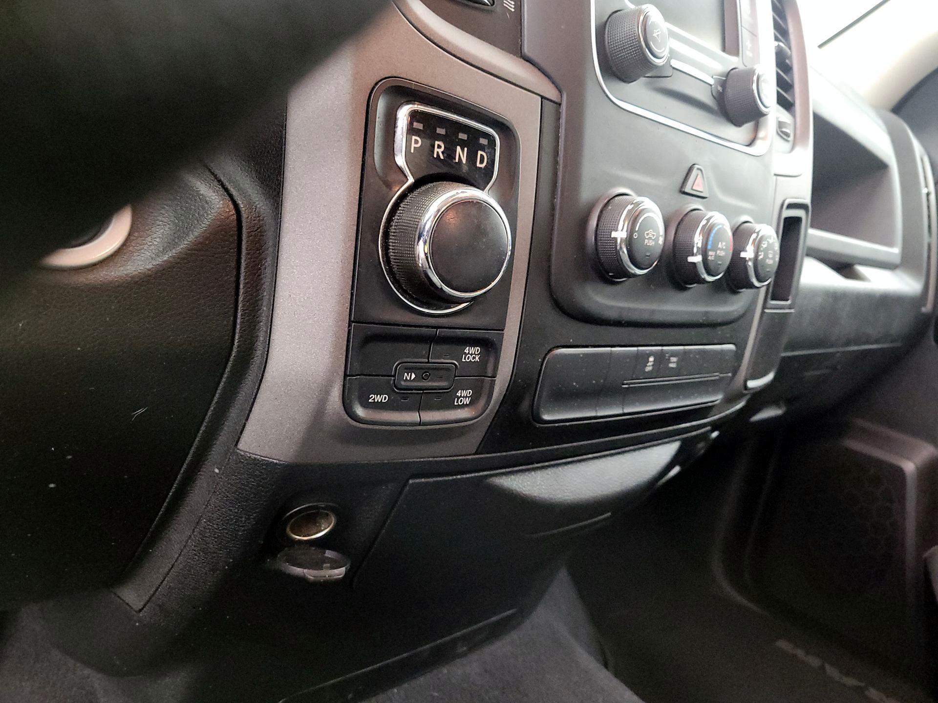 Thumbnail: 2019 RAM 1500 Classic - 17