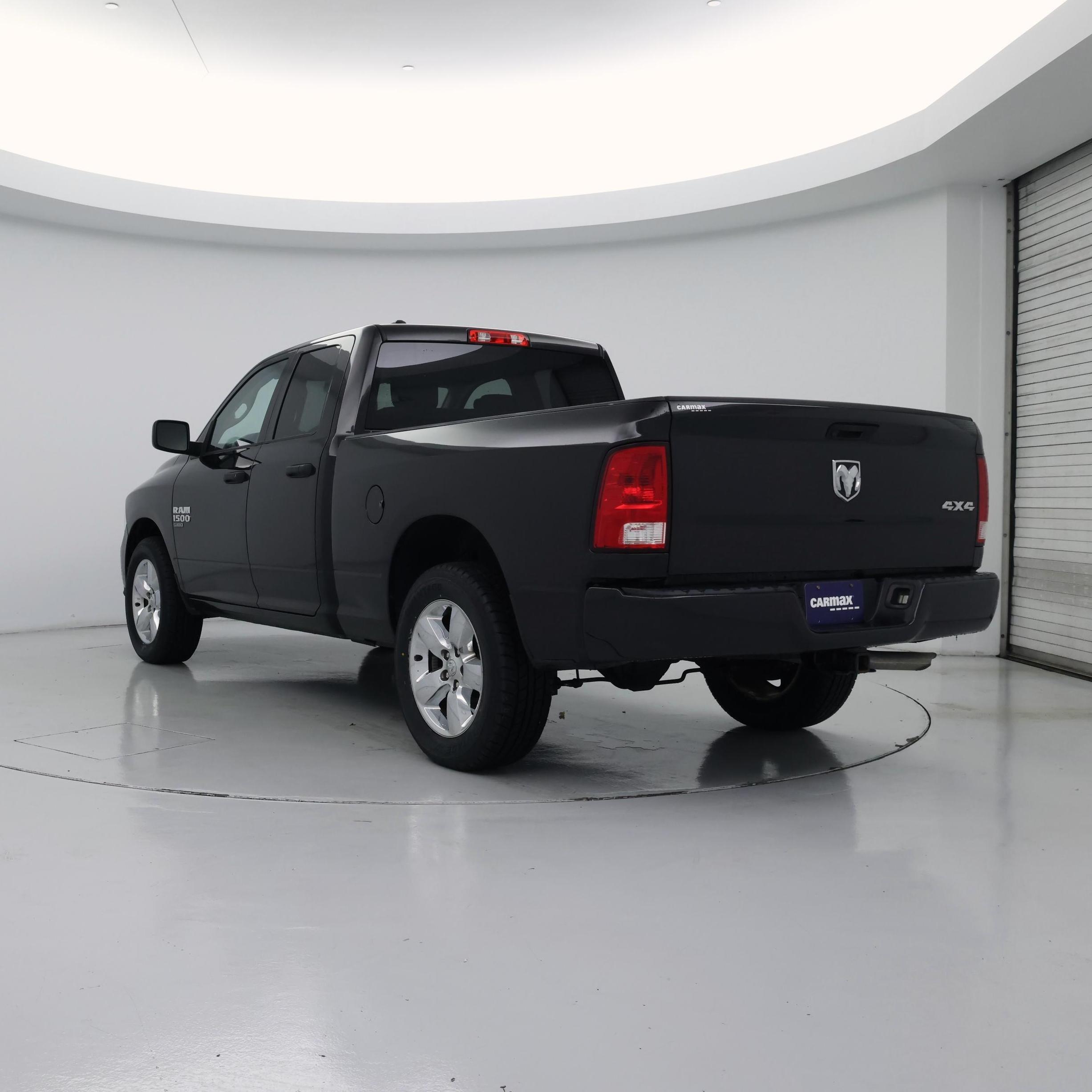 Thumbnail: 2019 RAM 1500 Classic - 2