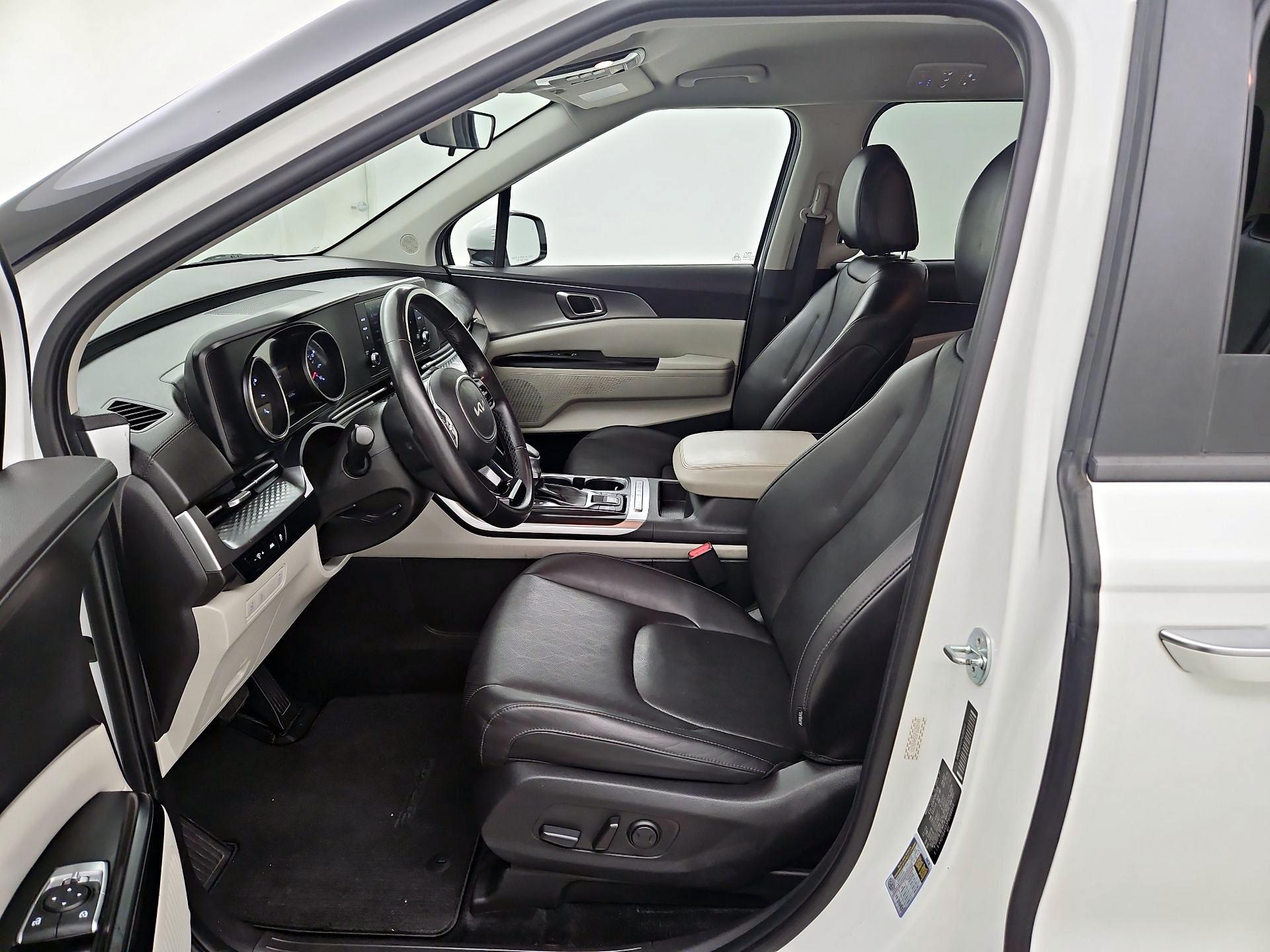 Thumbnail: 2023 Kia Carnival - 11