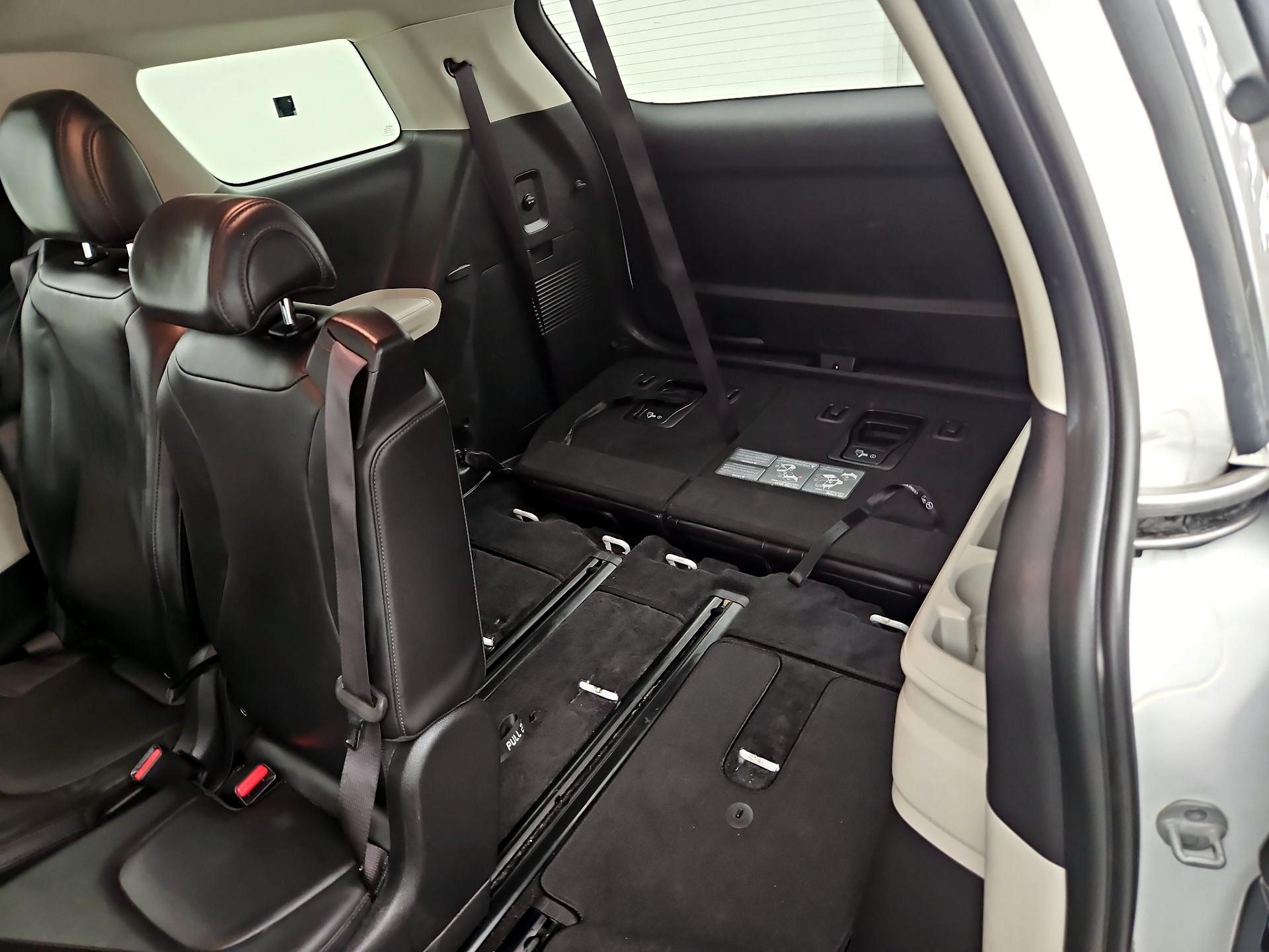Thumbnail: 2023 Kia Carnival - 20