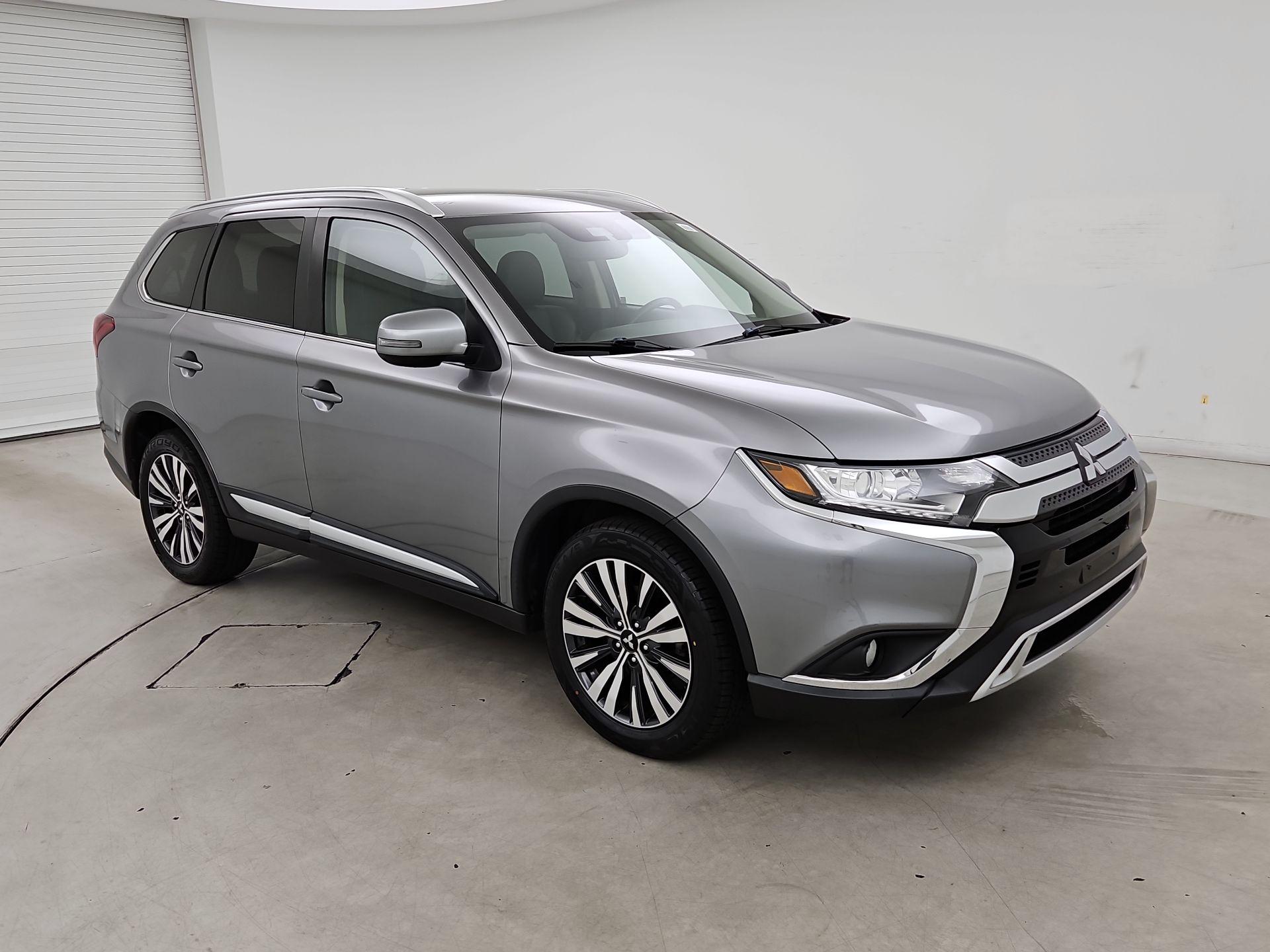 Thumbnail: 2020 Mitsubishi Outlander - 1