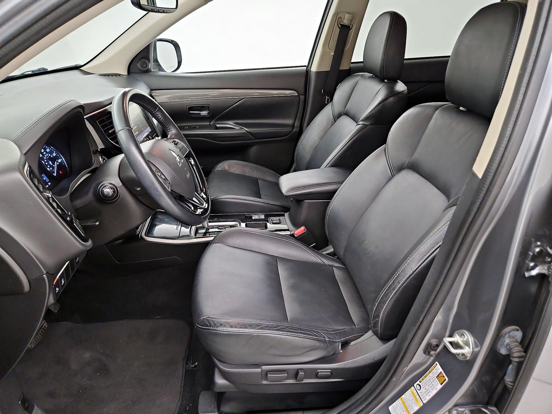 Thumbnail: 2020 Mitsubishi Outlander - 9