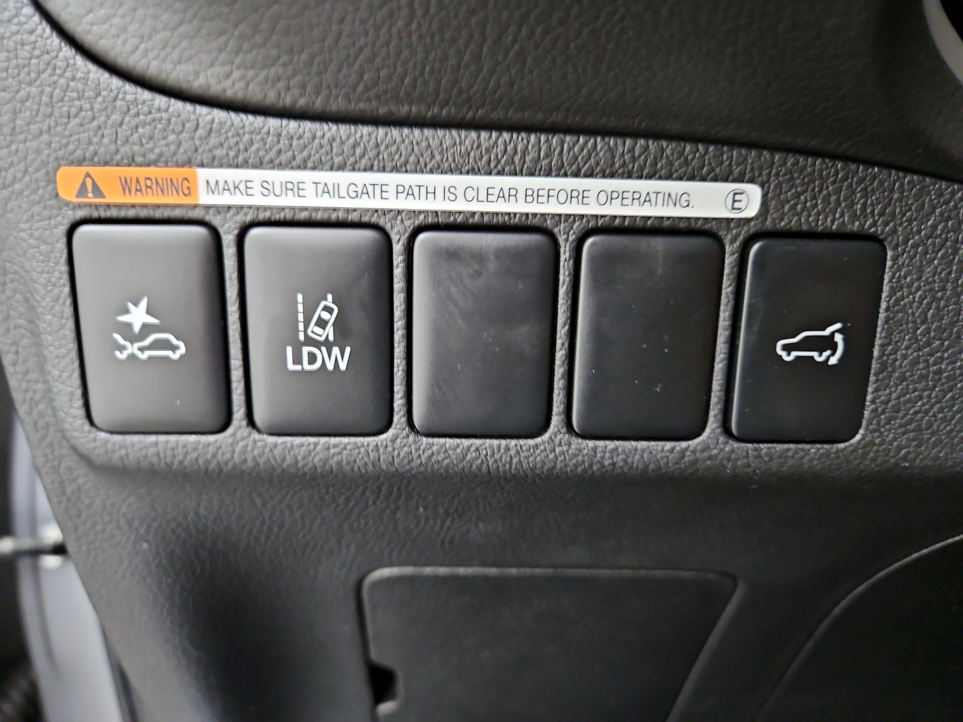 Thumbnail: 2020 Mitsubishi Outlander - 11