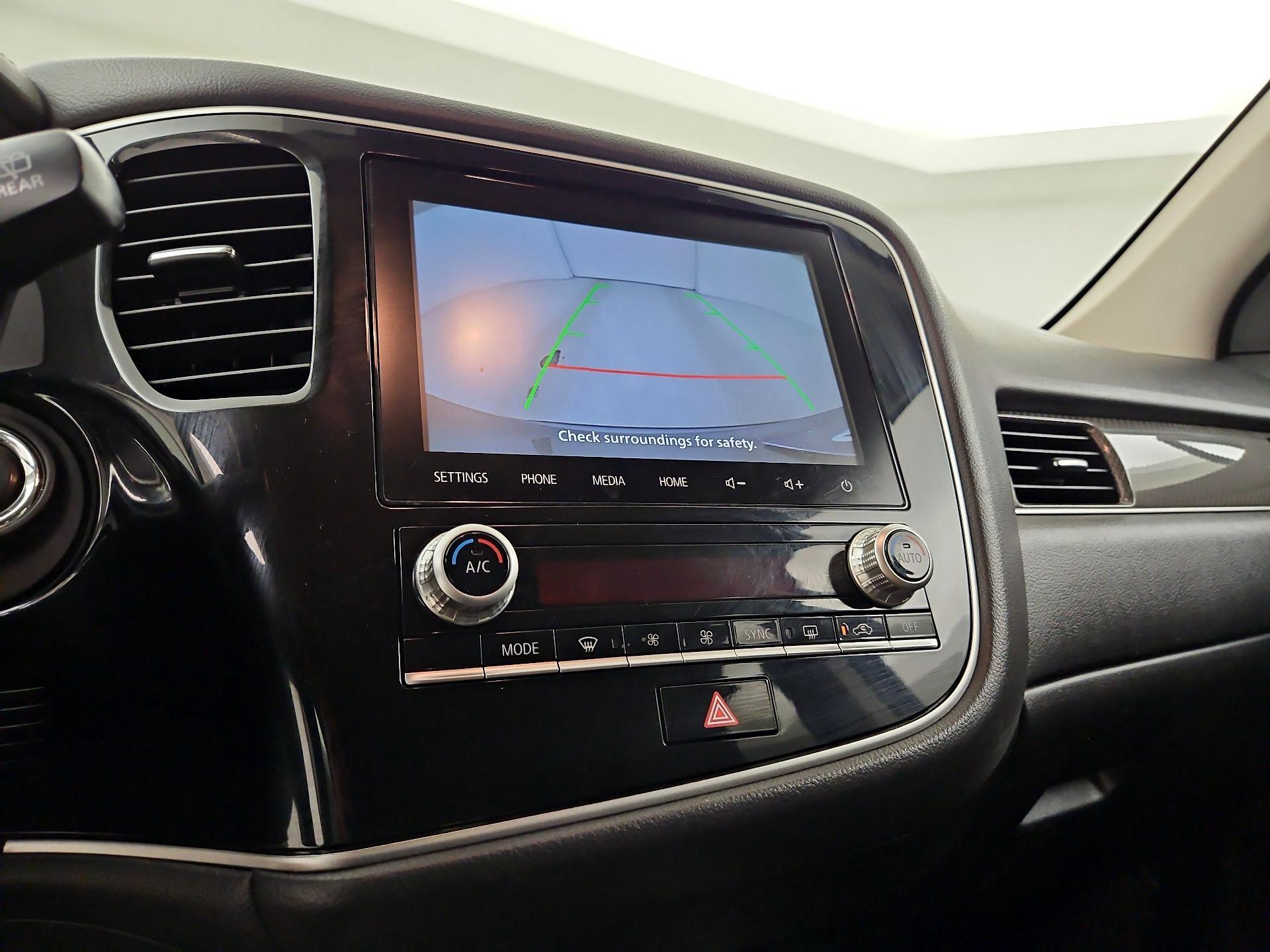 Thumbnail: 2020 Mitsubishi Outlander - 12