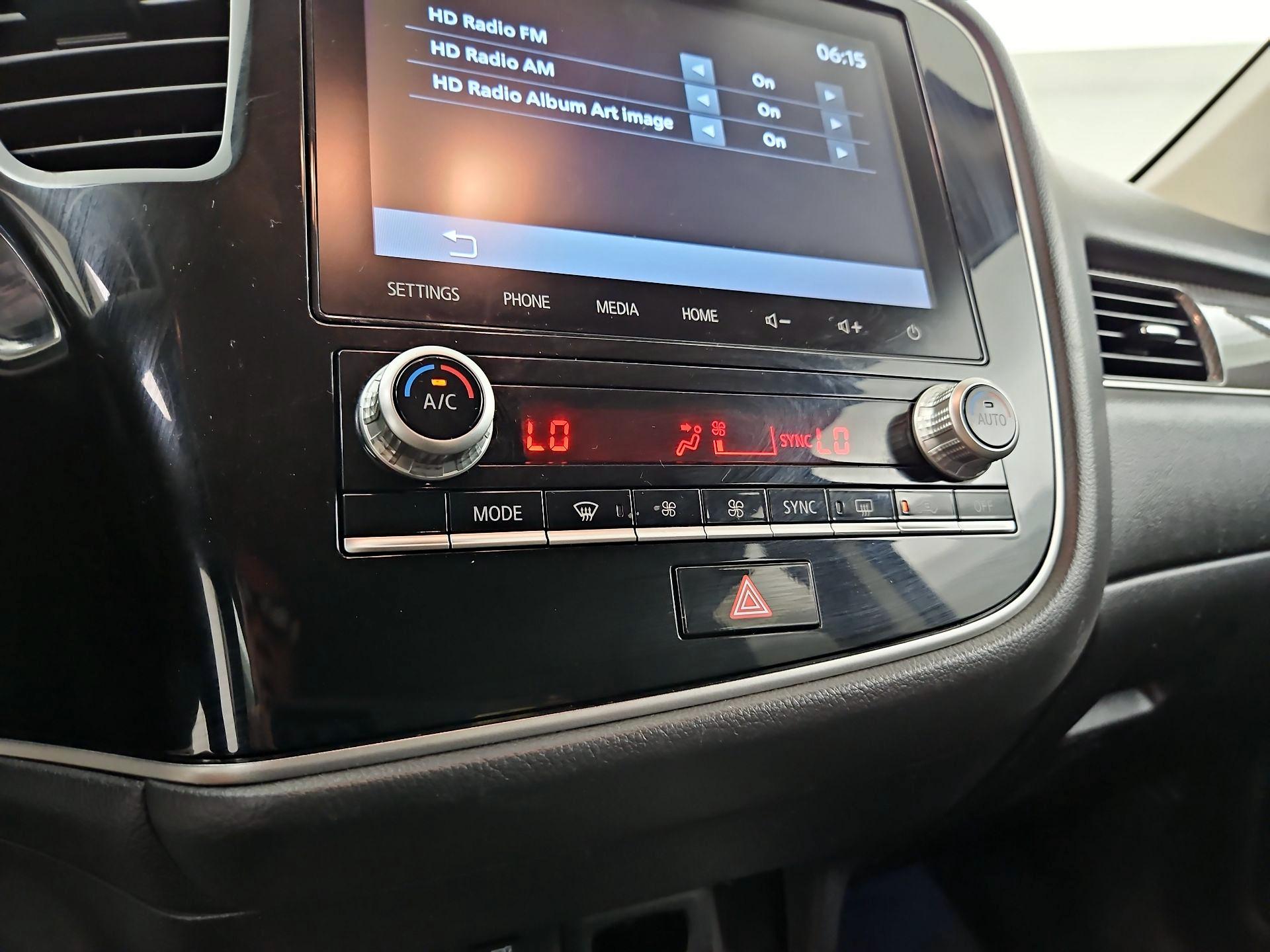 Thumbnail: 2020 Mitsubishi Outlander - 14