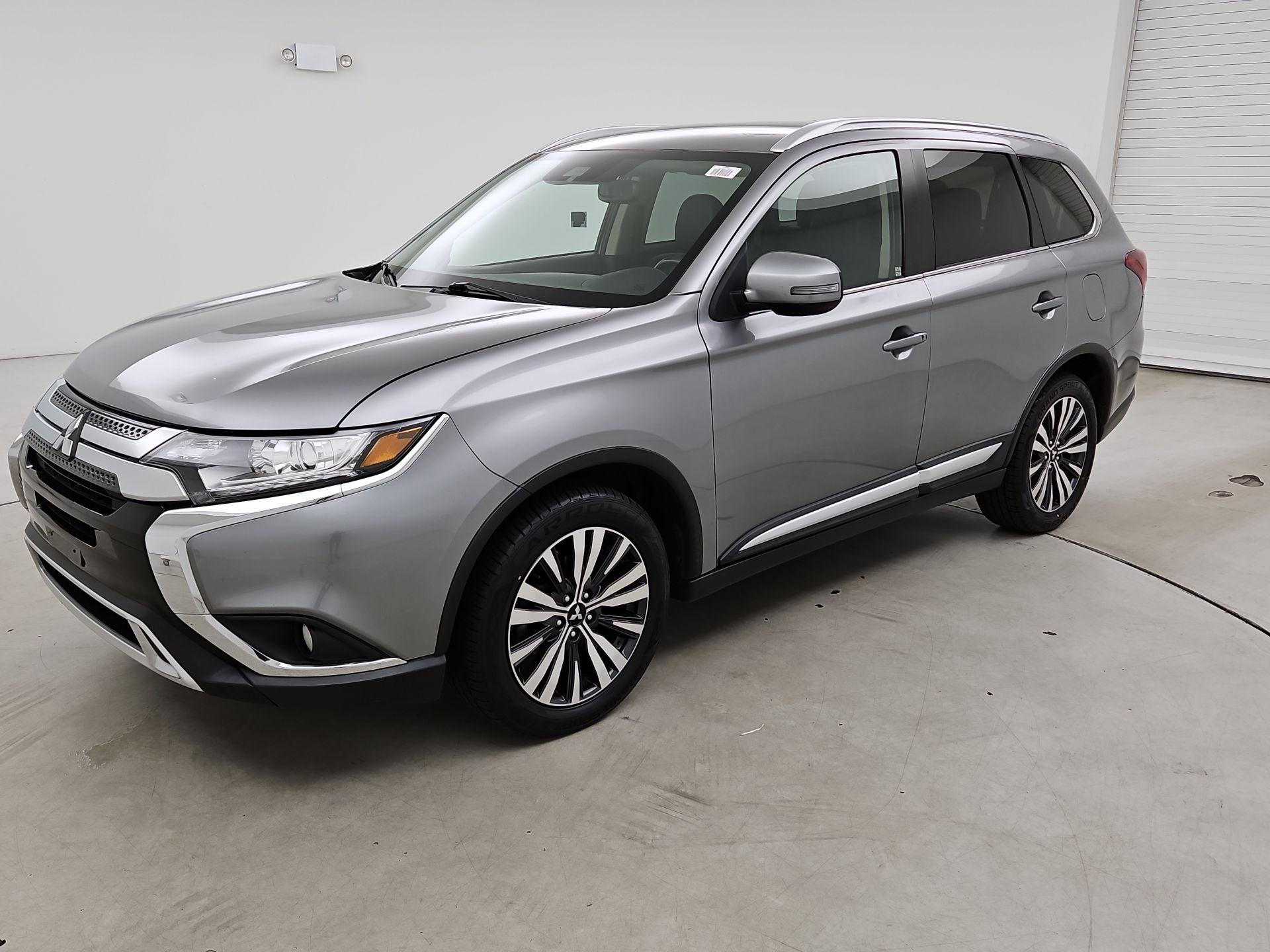 Thumbnail: 2020 Mitsubishi Outlander - 3
