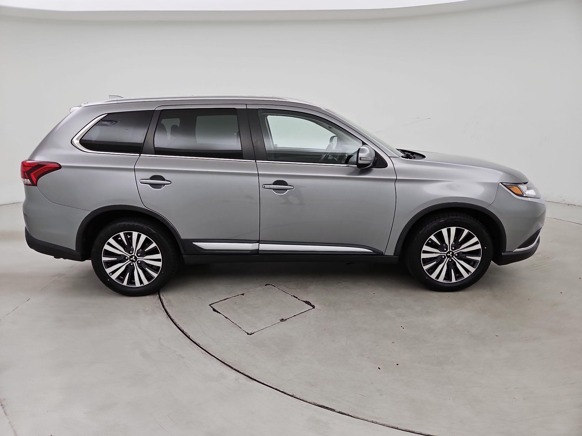 Thumbnail: 2020 Mitsubishi Outlander - 4
