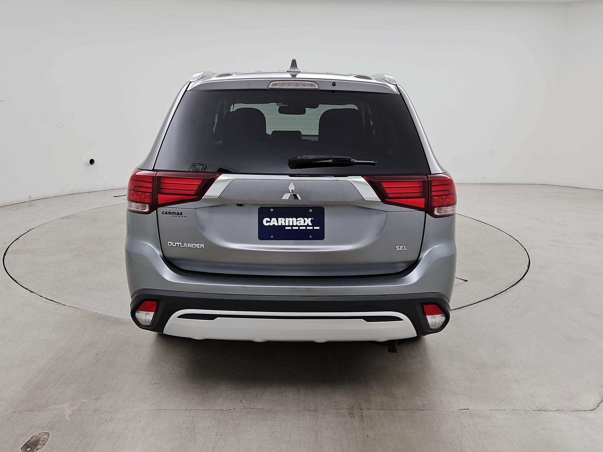 Thumbnail: 2020 Mitsubishi Outlander - 6