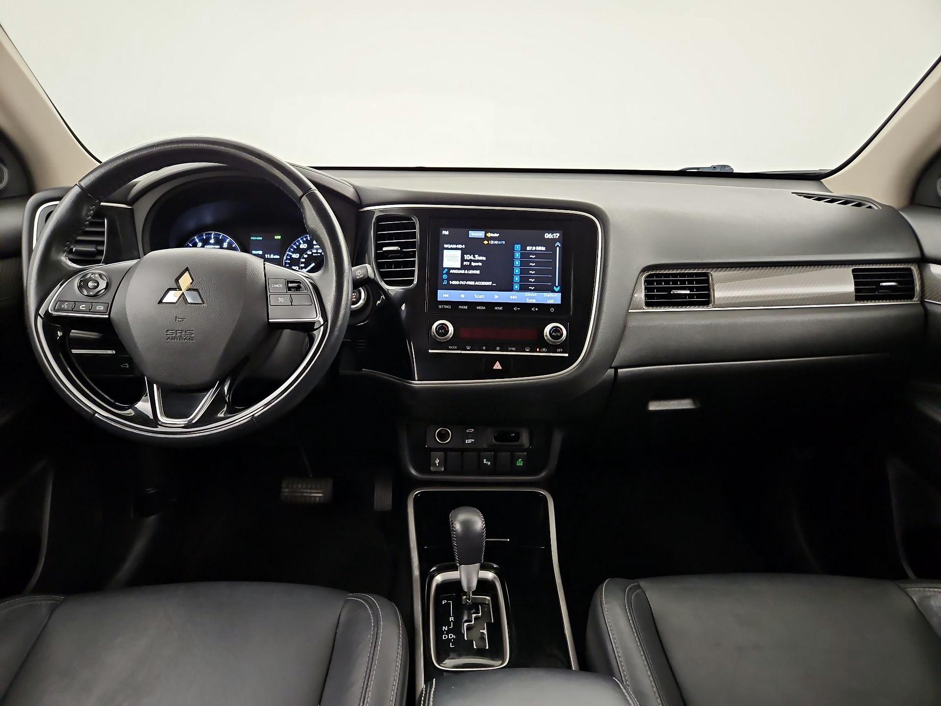 Thumbnail: 2020 Mitsubishi Outlander - 8