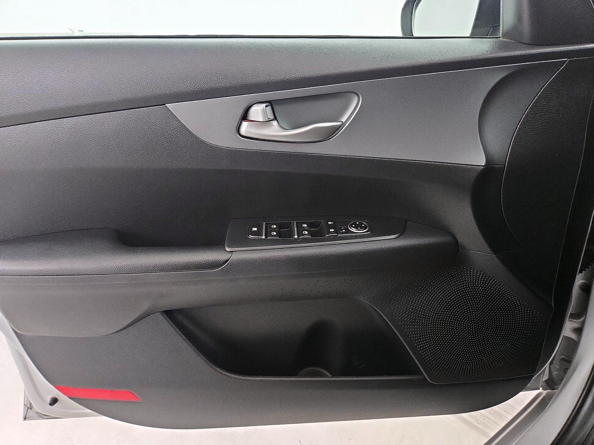 Thumbnail: 2021 Kia Forte - 12