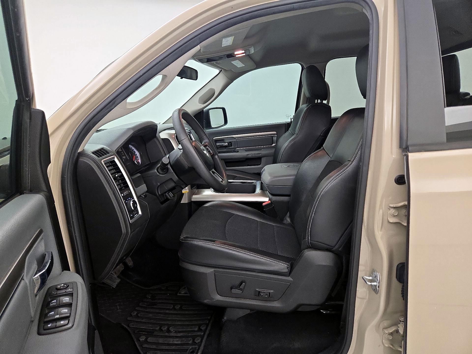 Thumbnail: 2019 RAM 1500 Classic - 11
