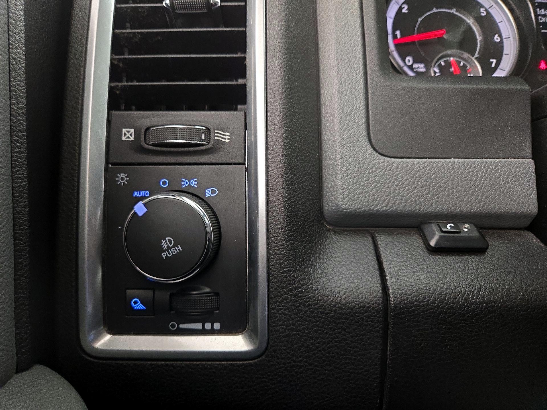Thumbnail: 2019 RAM 1500 Classic - 13