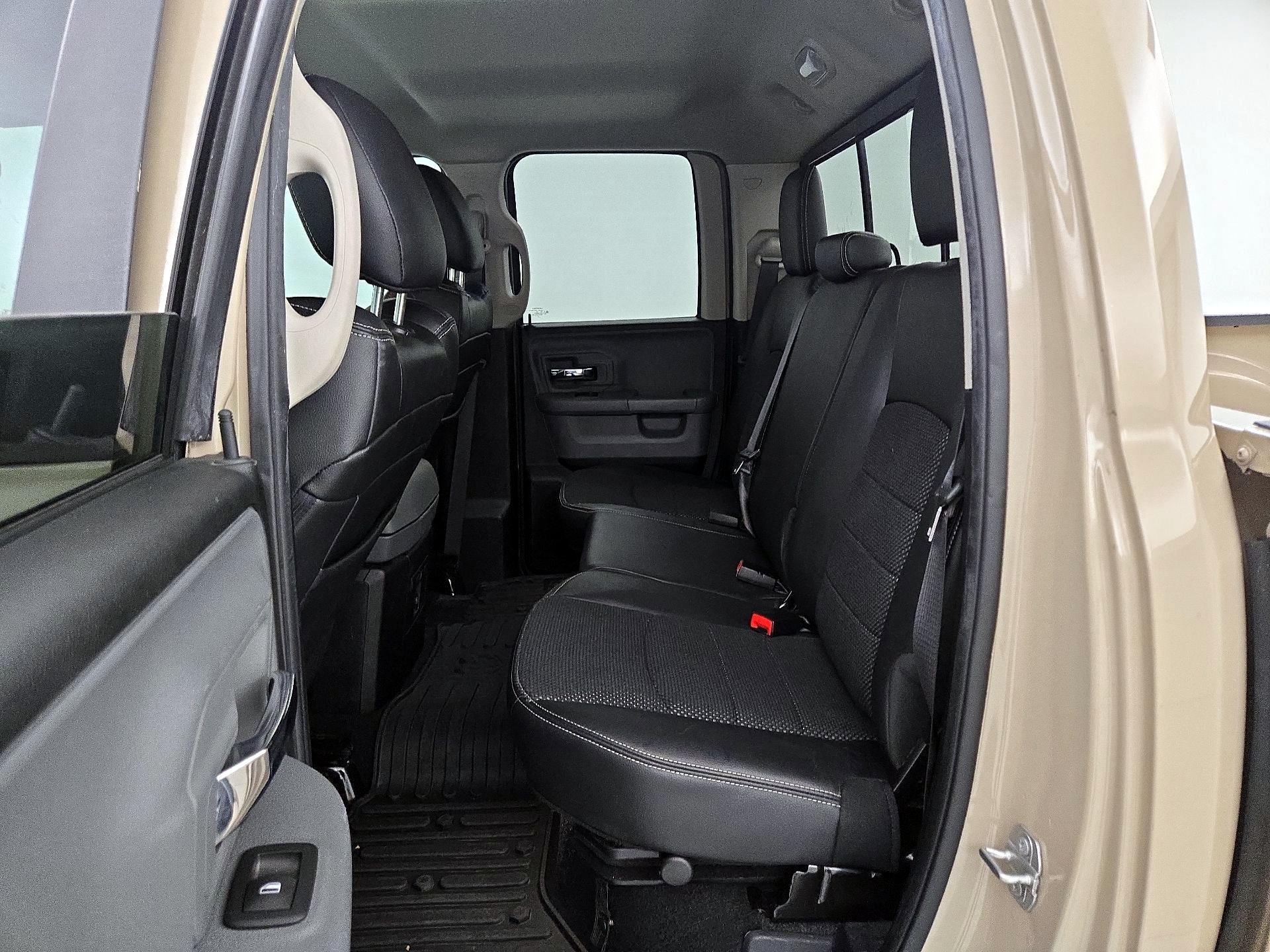Thumbnail: 2019 RAM 1500 Classic - 19