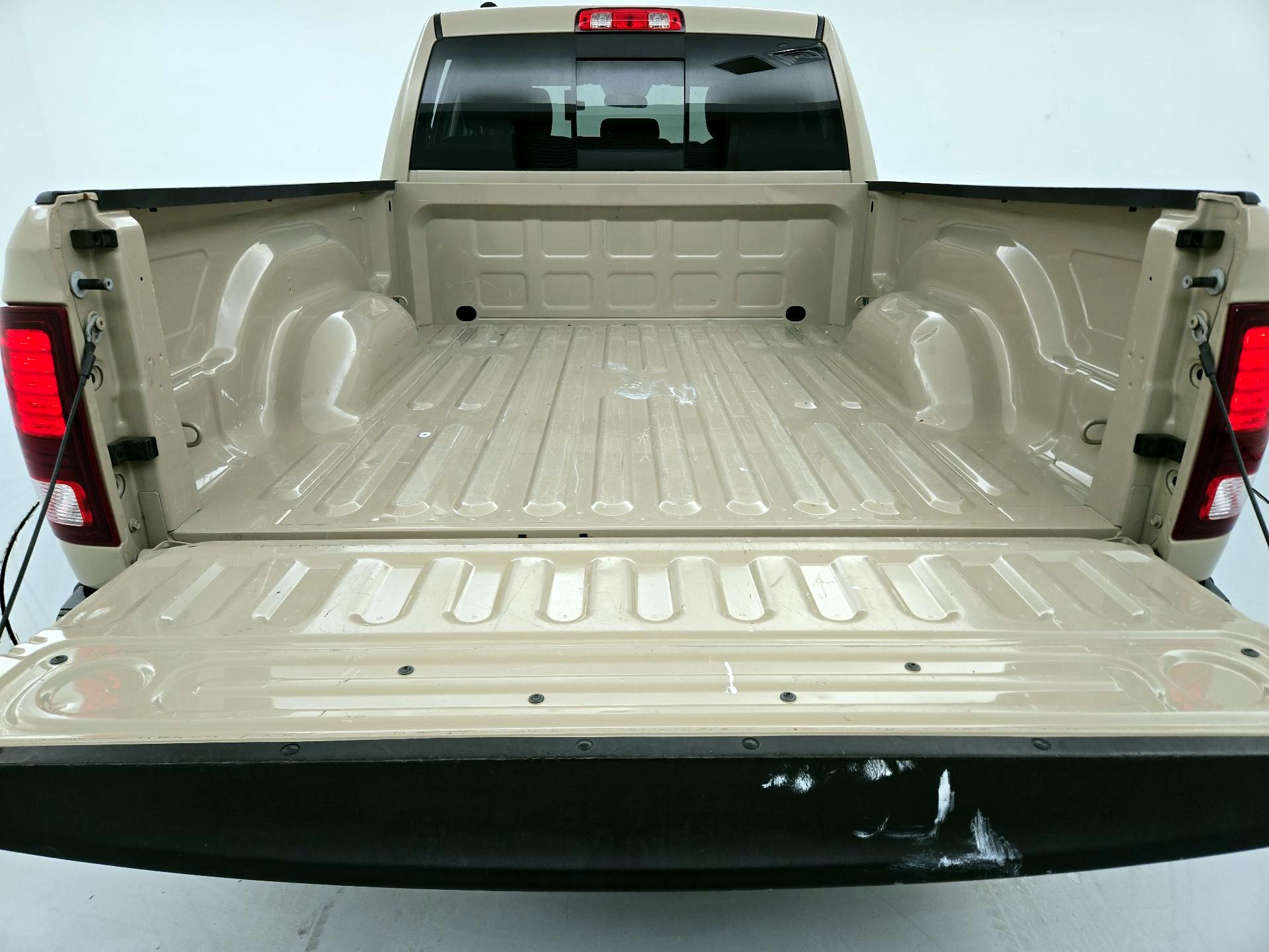 Thumbnail: 2019 RAM 1500 Classic - 20