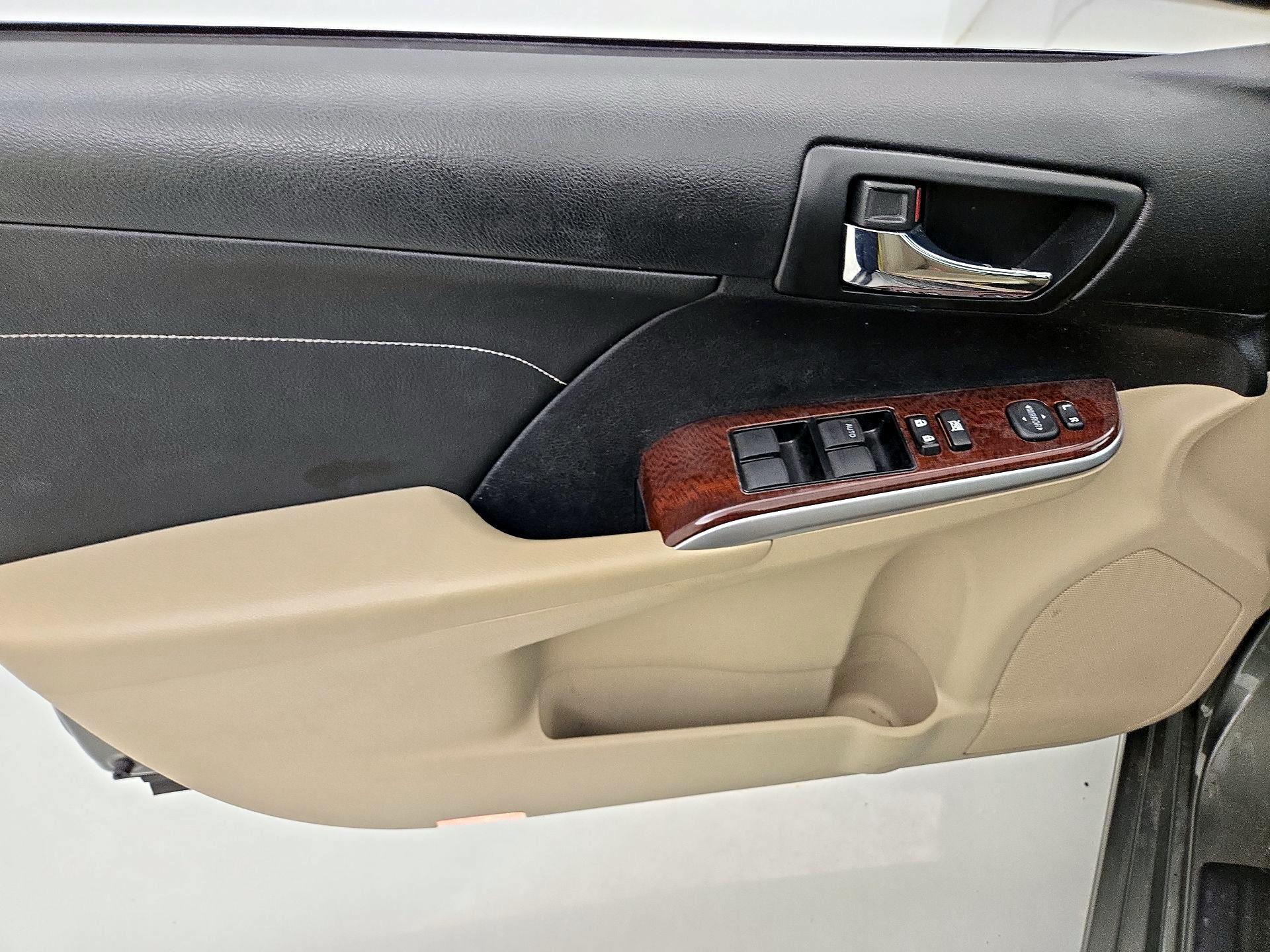 Thumbnail: 2014 Toyota Camry - 12